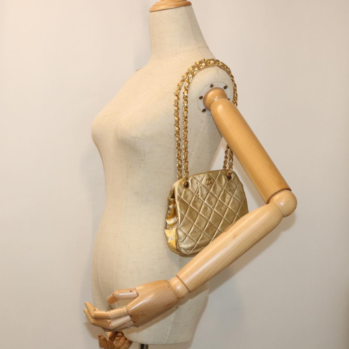 CHANEL Matelasse Chain Shoulder Bag Leather Gold CC 53015A