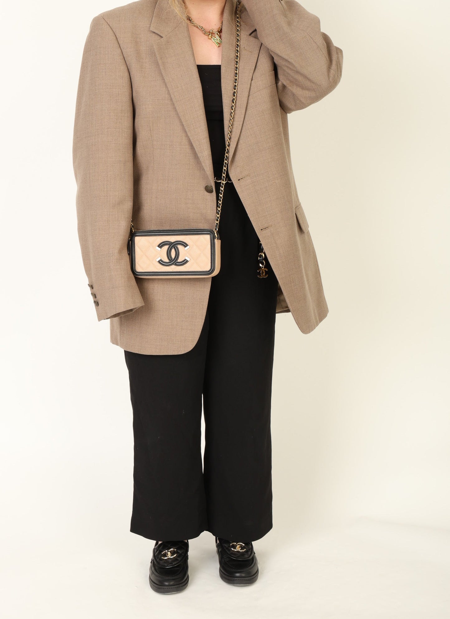 Chanel 2018 Caviar Filigree Chain Shoulder Bag