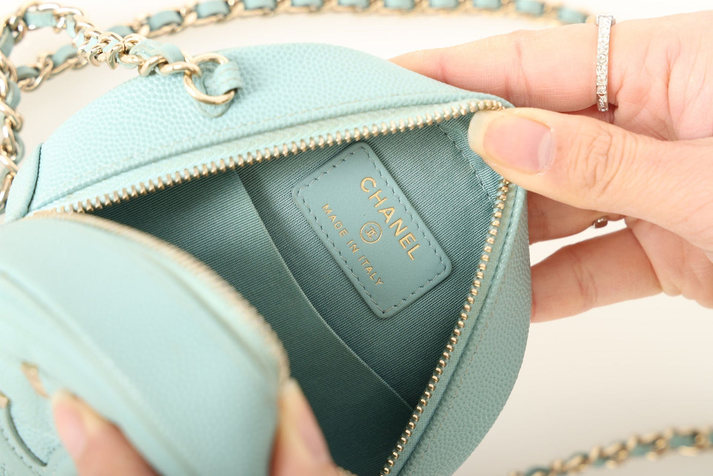 Chanel 2019 Caviar Filigree Round Crossbody