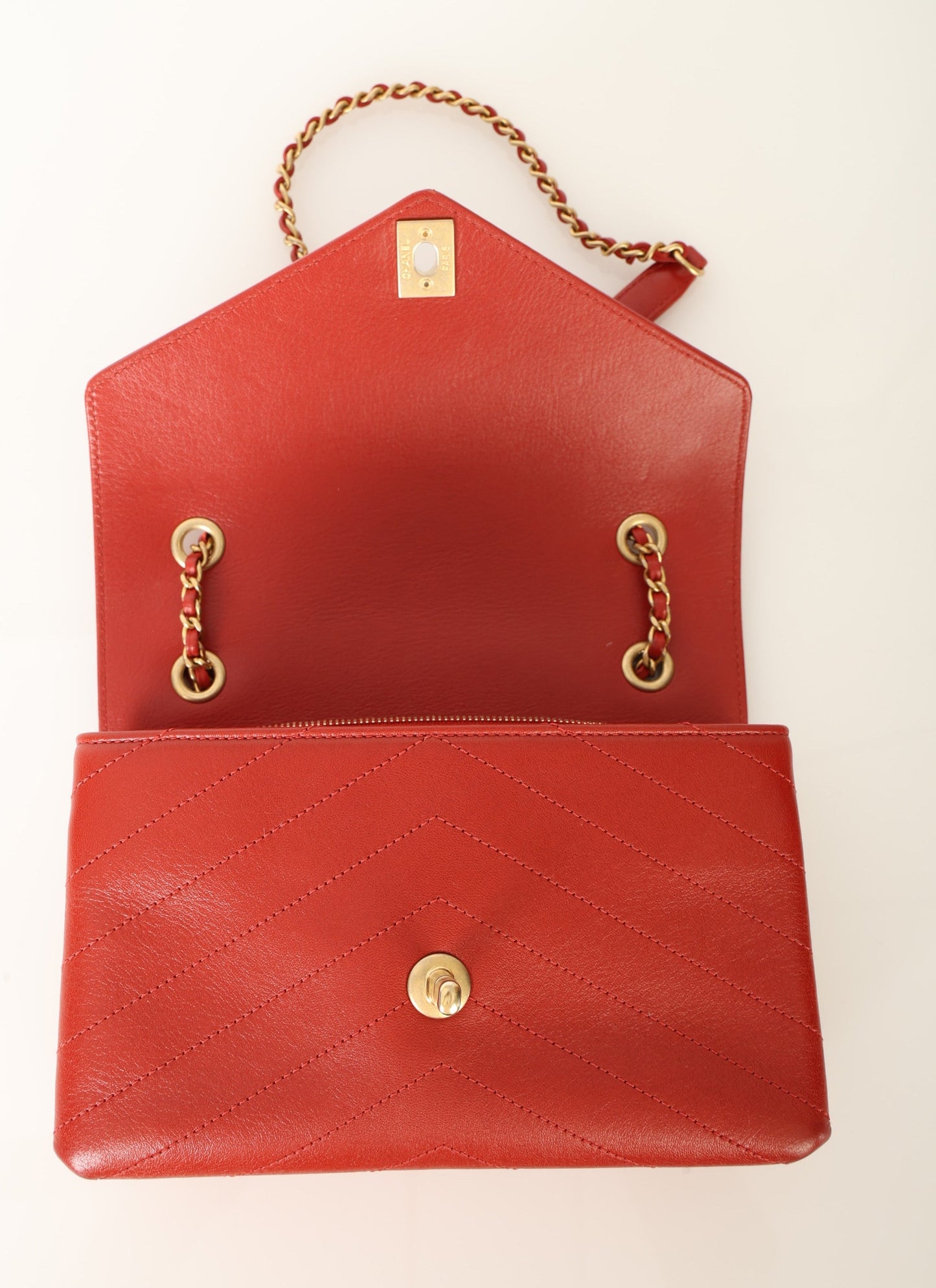 Chanel 2018 Calfskin Chevron Red Flap