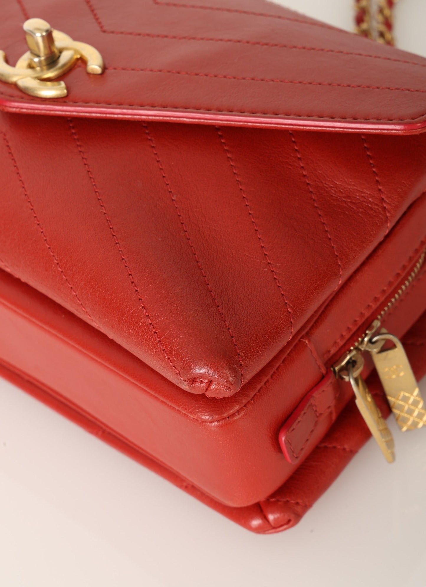 Chanel 2018 Calfskin Chevron Red Flap