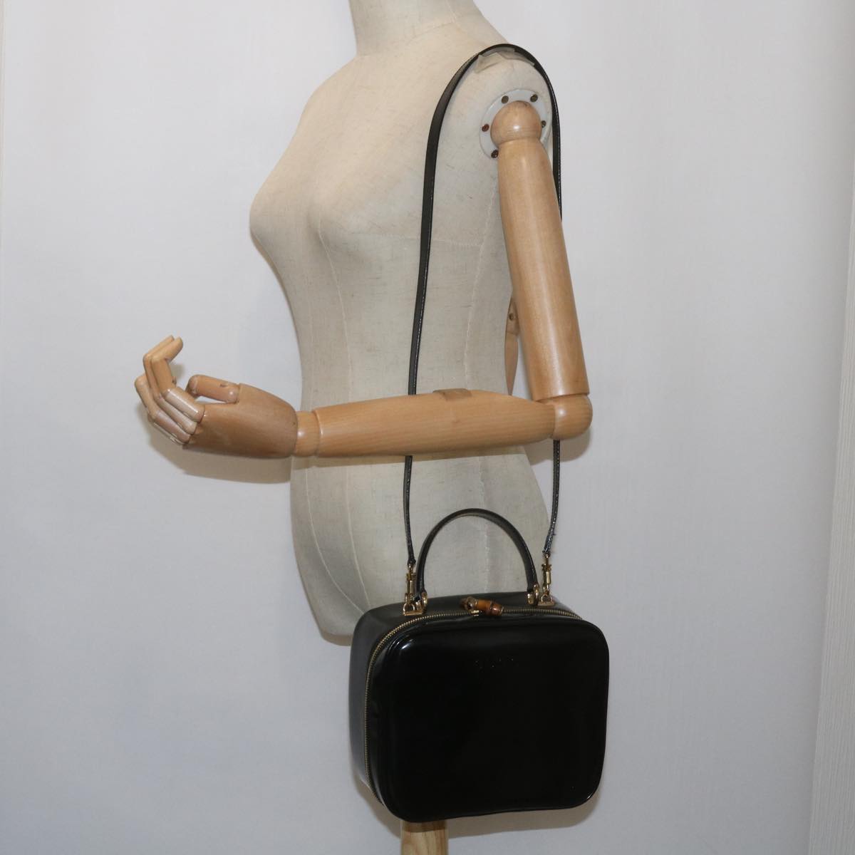 GUCCI Bamboo Vanity Cosmetic Pouch Patent leather Black 000 2040 0323 61015