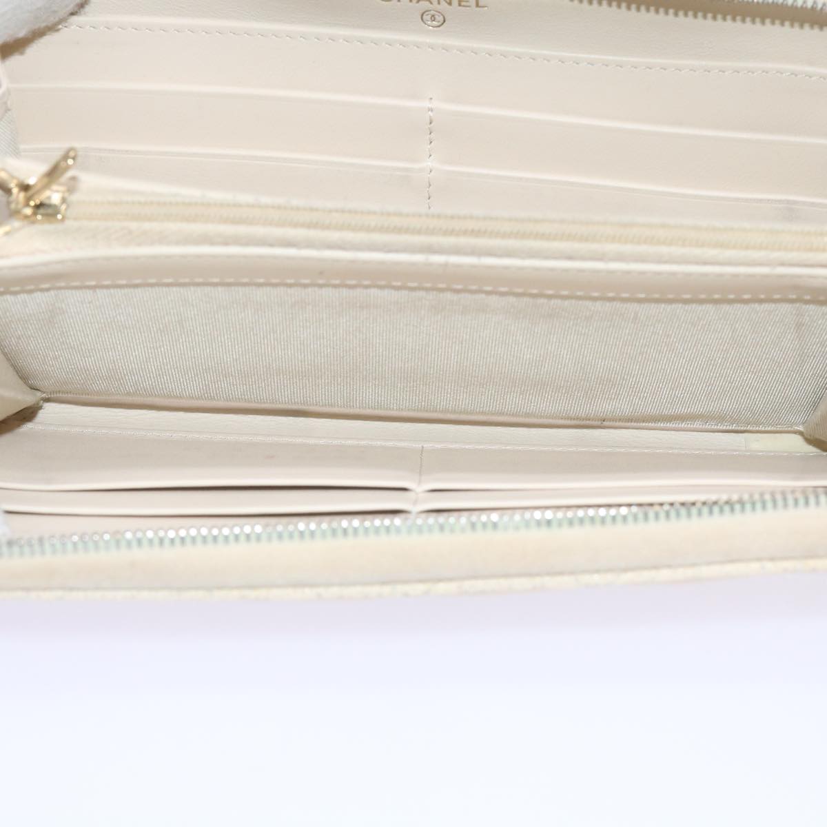 CHANEL Long Wallet Caviar Skin White CC 65288