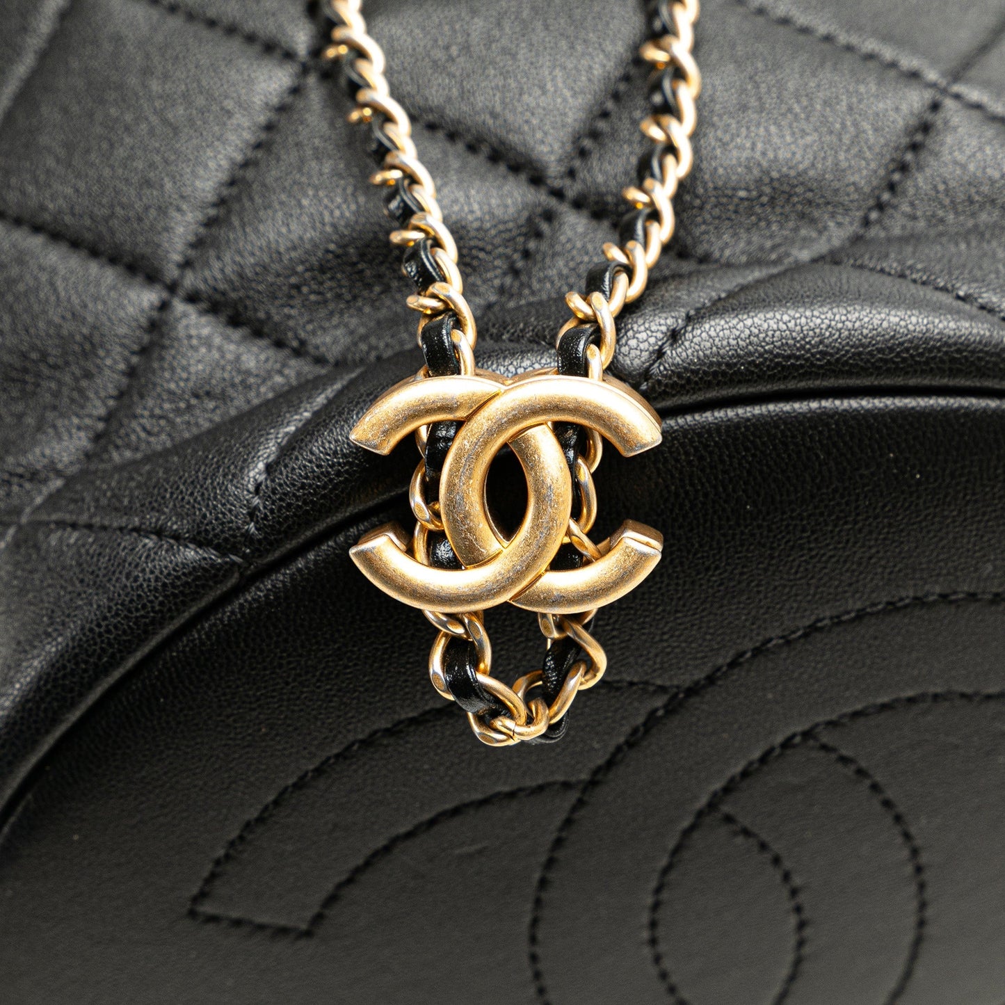 Black Chanel Quilted Lambskin Pearl Crown Drawstring Bucket Bag