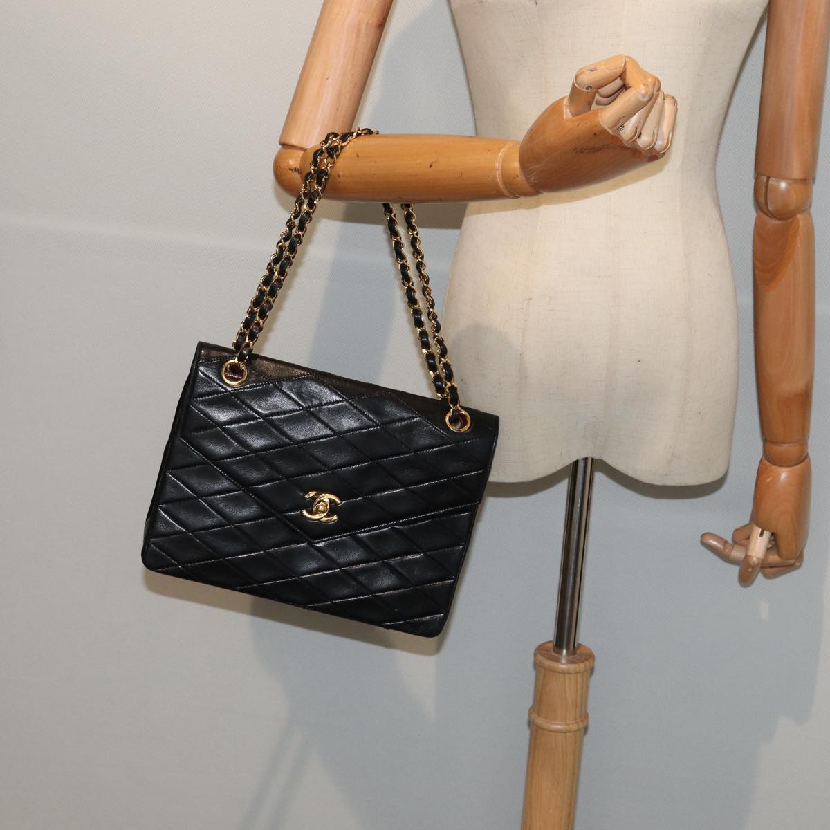 CHANEL Matelasse Turn Lock Chain Hand Bag Lamb Skin Black Gold CC 87124A