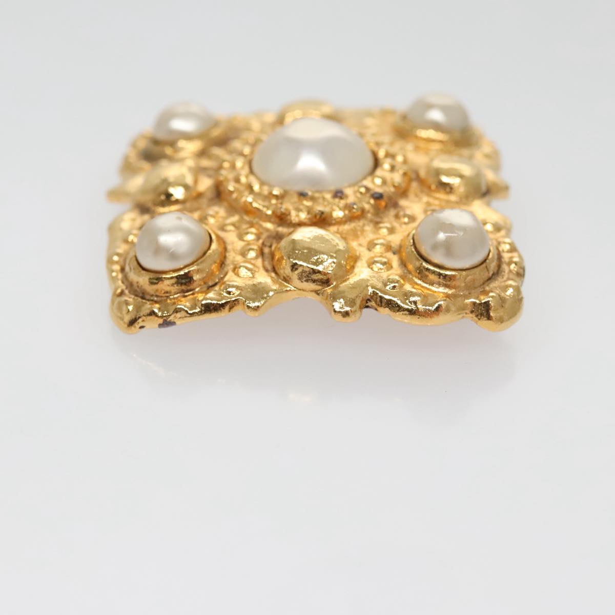 CHANEL Brooch metal Gold CC 92879