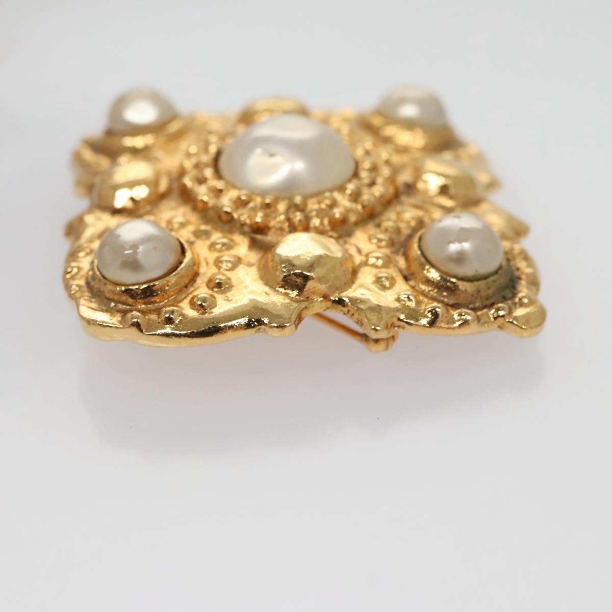 CHANEL Brooch metal Gold CC 92879
