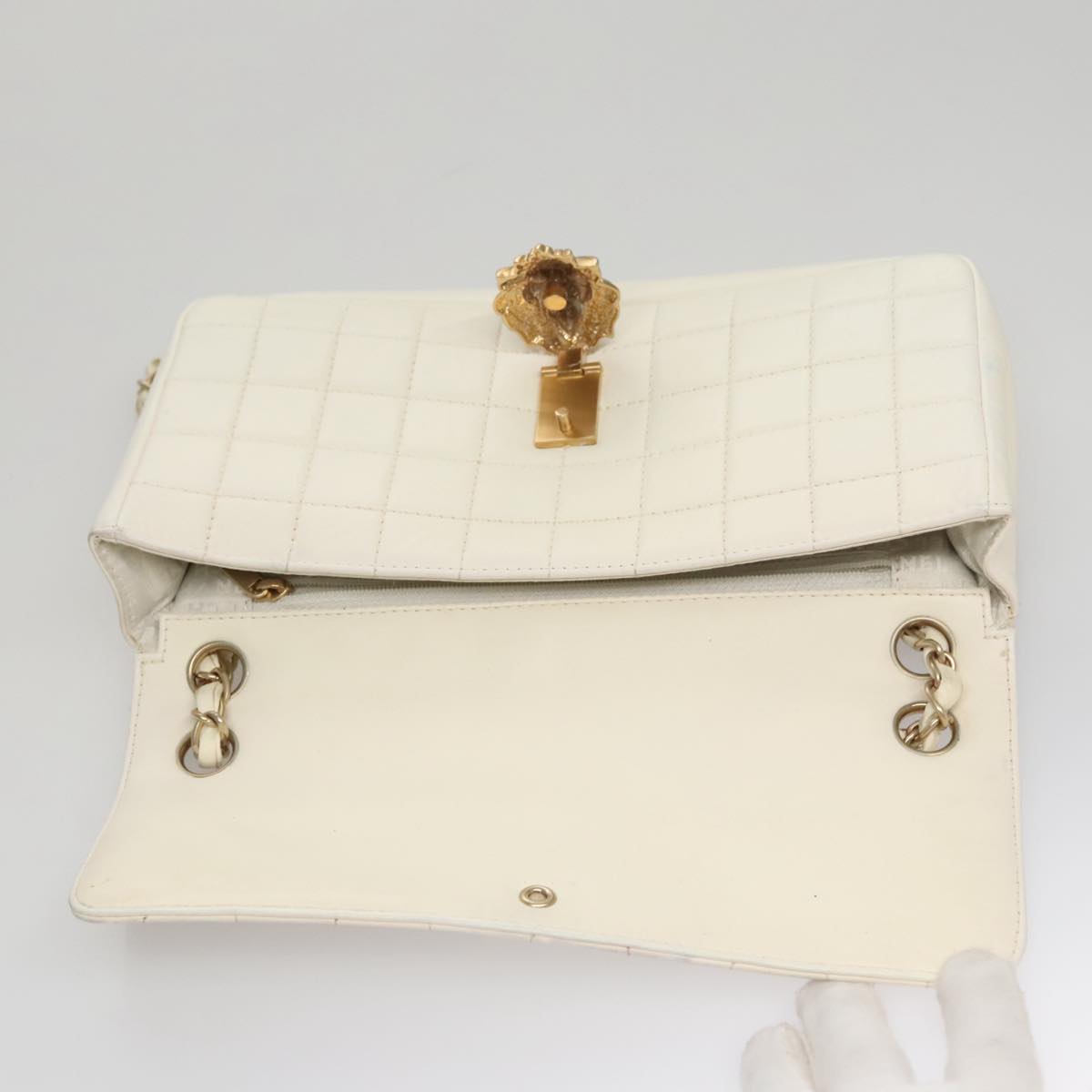 CHANEL Chain East West Shoulder Bag Leather White CC 94488