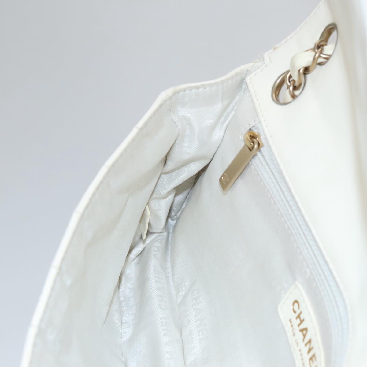 CHANEL Chain East West Shoulder Bag Leather White CC 94488