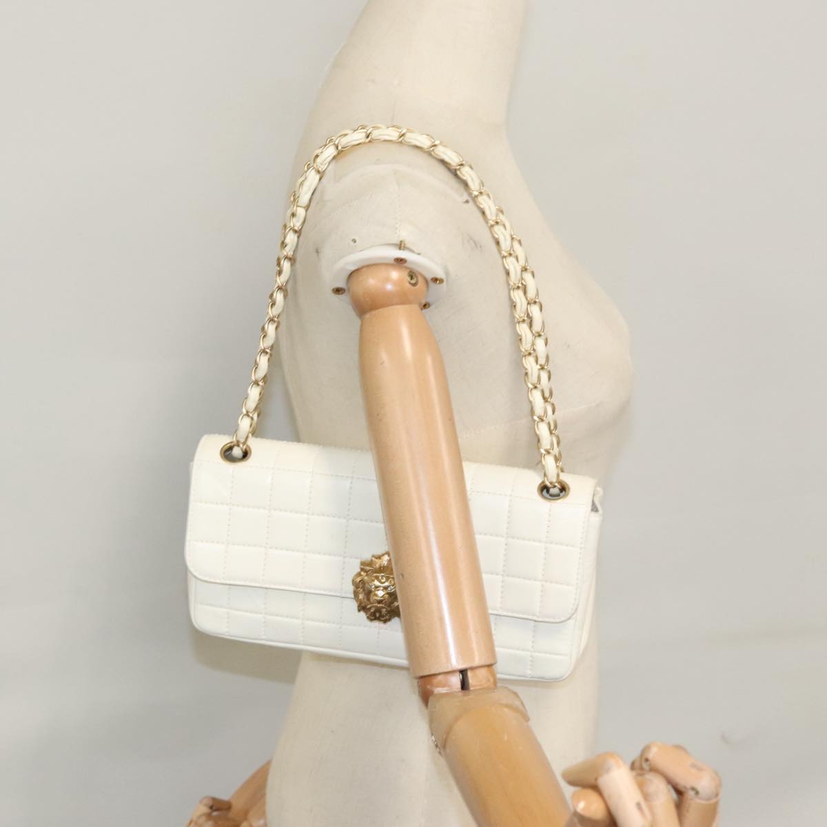 CHANEL Chain East West Shoulder Bag Leather White CC 94488