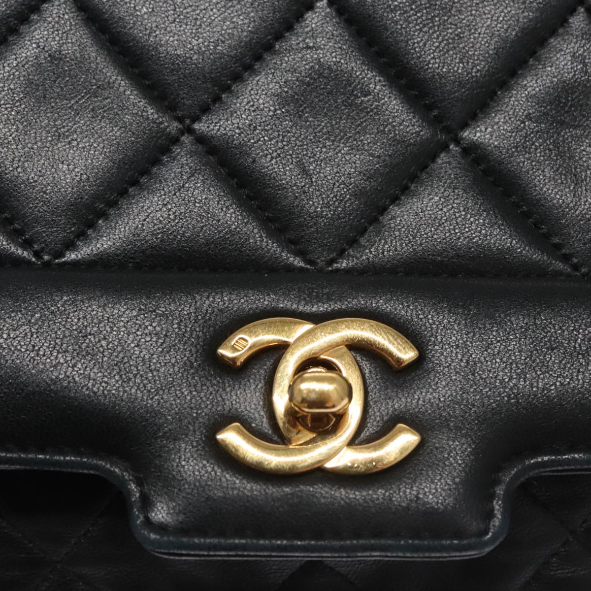 CHANEL Matelasse Turn Lock Chain Shoulder Bag Lamb Skin Black CC 99218