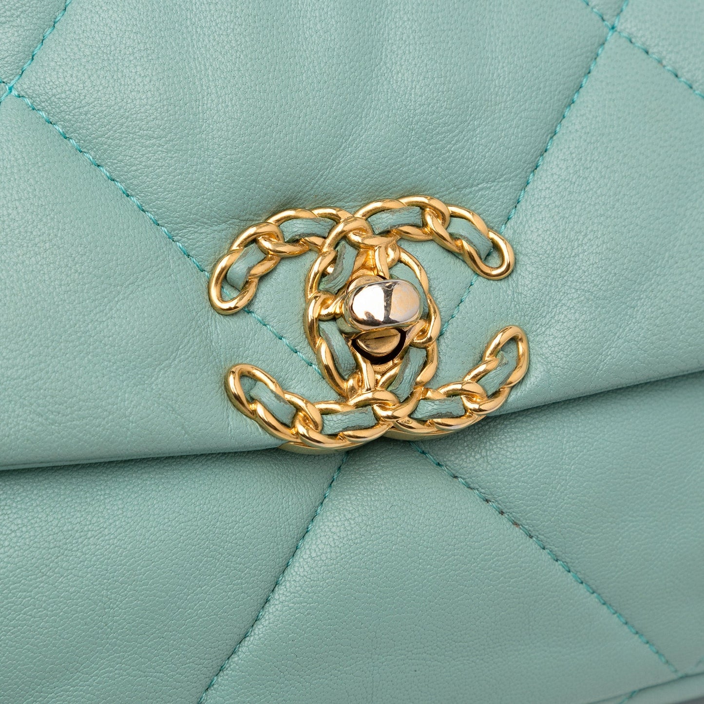 Chanel Sac Medium Lambskin 19 Flap