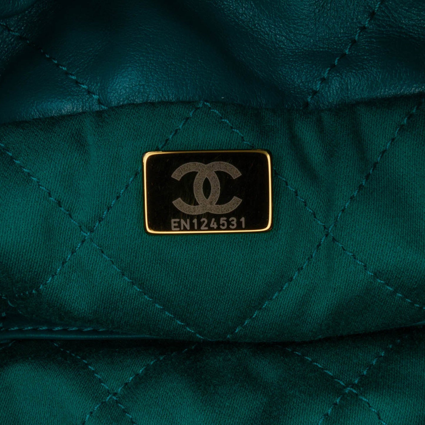 Chanel Sac Mini Shiny Calfskin 22 Handbag