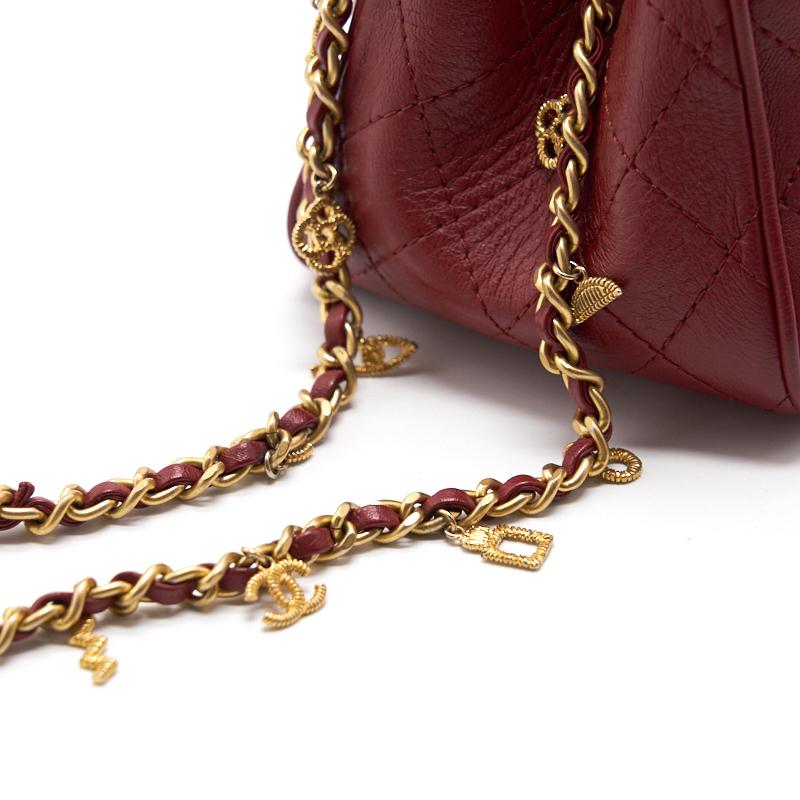 Chanel 2019 NEW YORK SAC Hobo Bag mini limited edition red