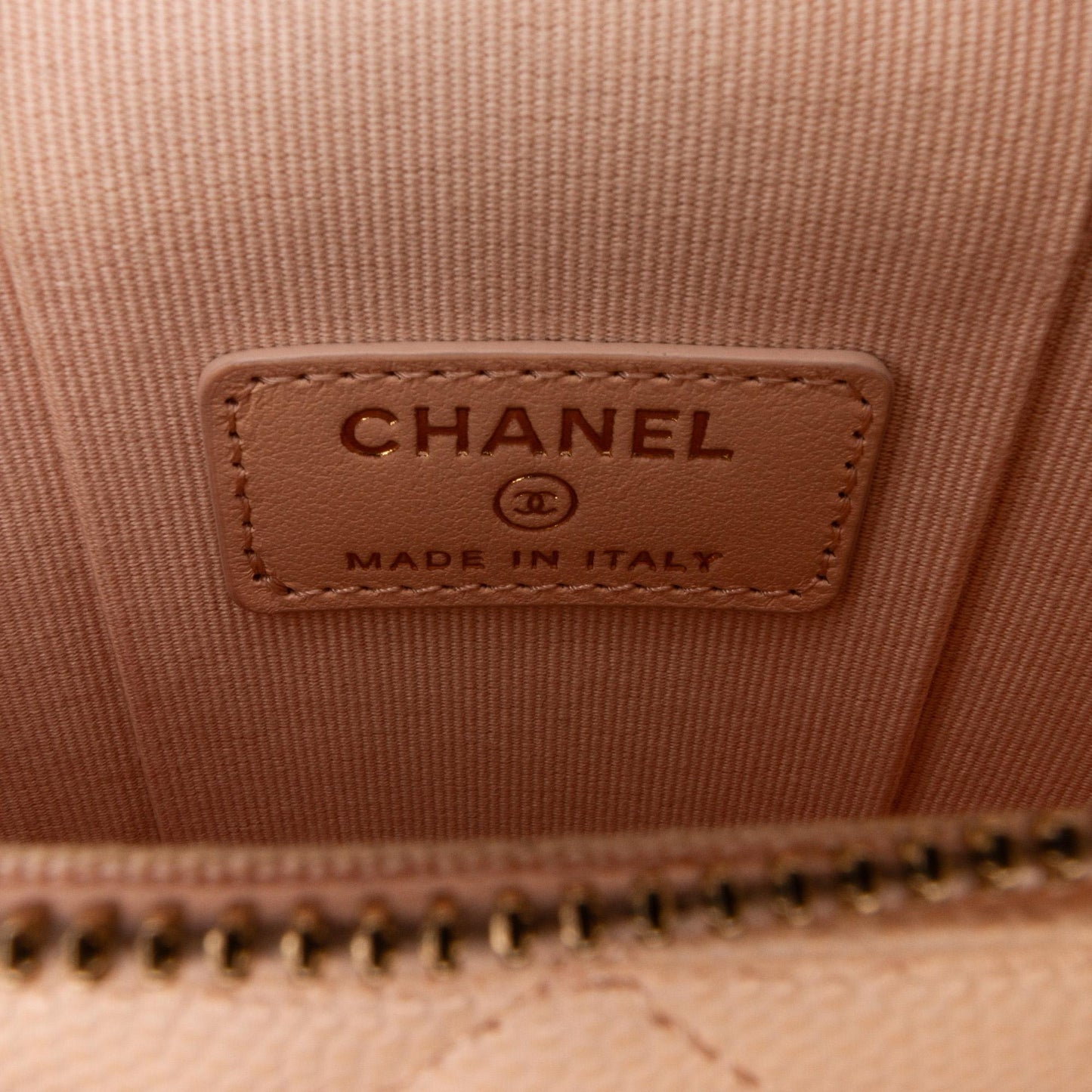 Chanel CC Caviar Vanity Bag (SHG-q2ptB5)