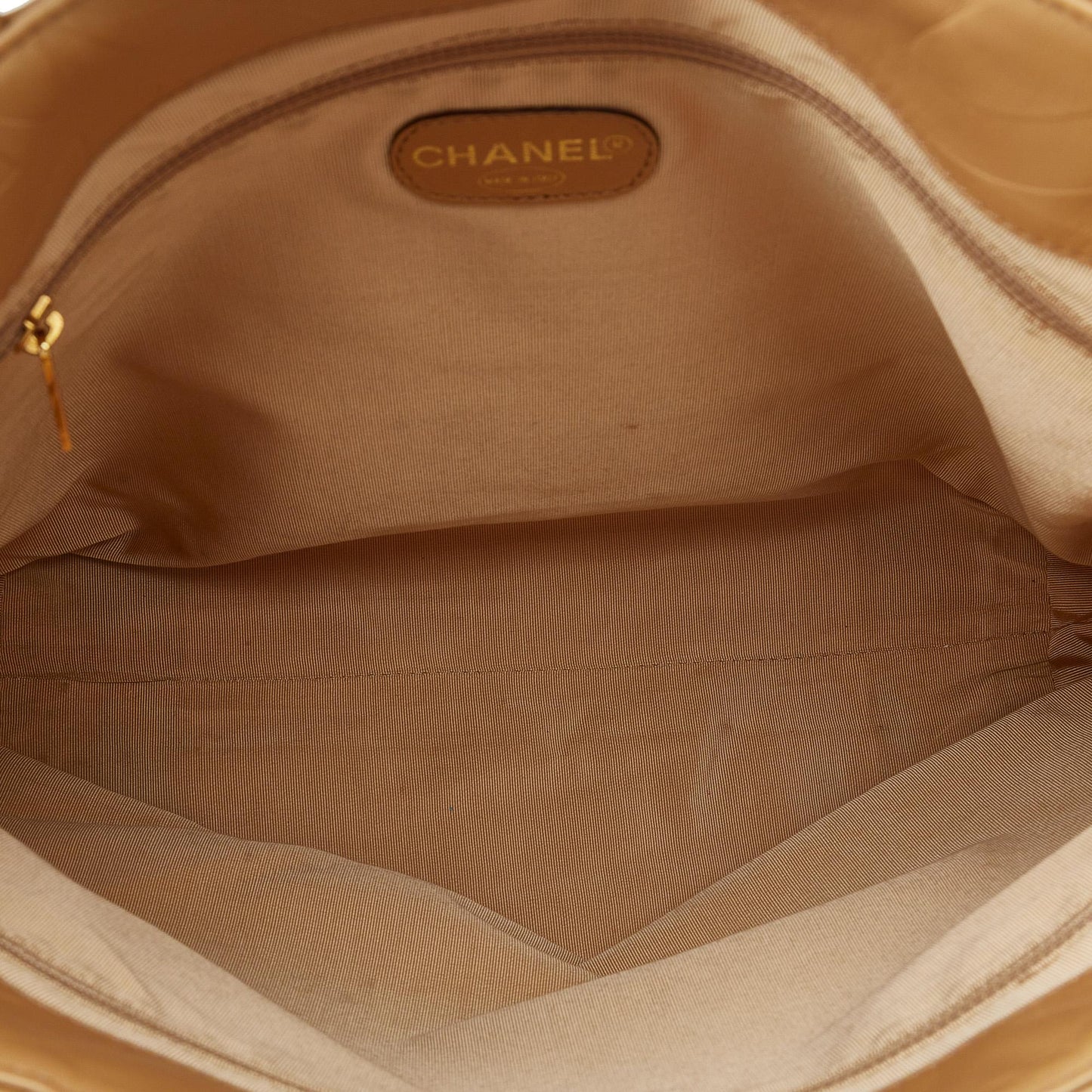 Chanel CC Embossed Leather Tote Bag (SHG-TgVm9y)