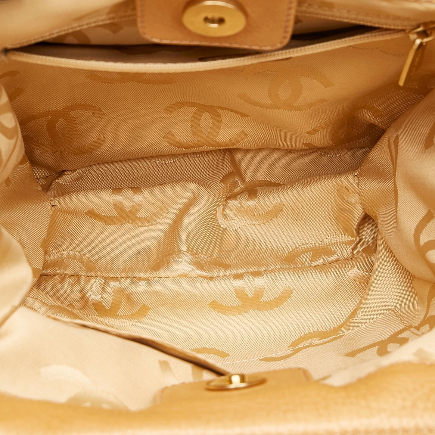 Chanel CC Handbag (SHG-f64EKS)