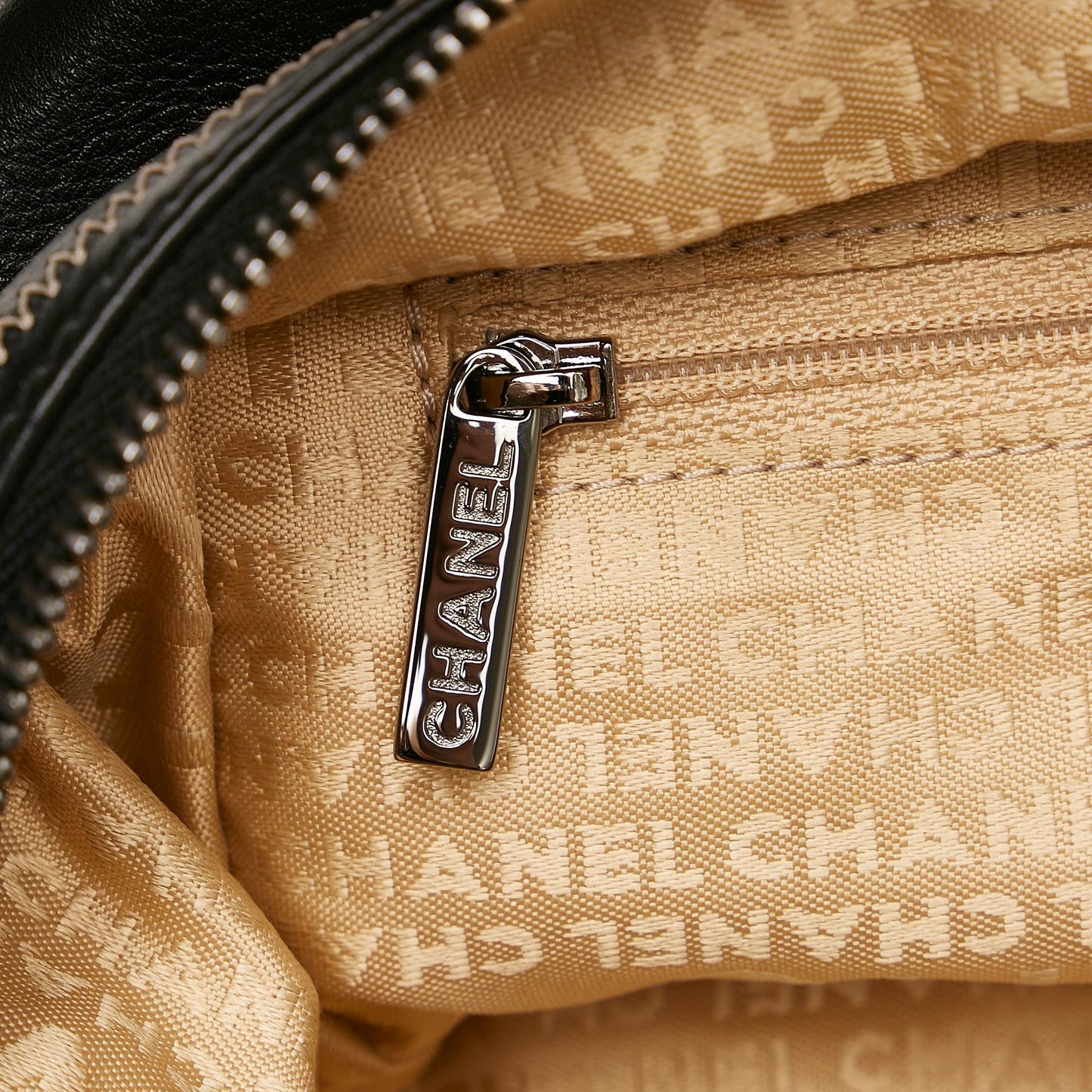 Chanel CC Leather Handbag (SHG-34261)