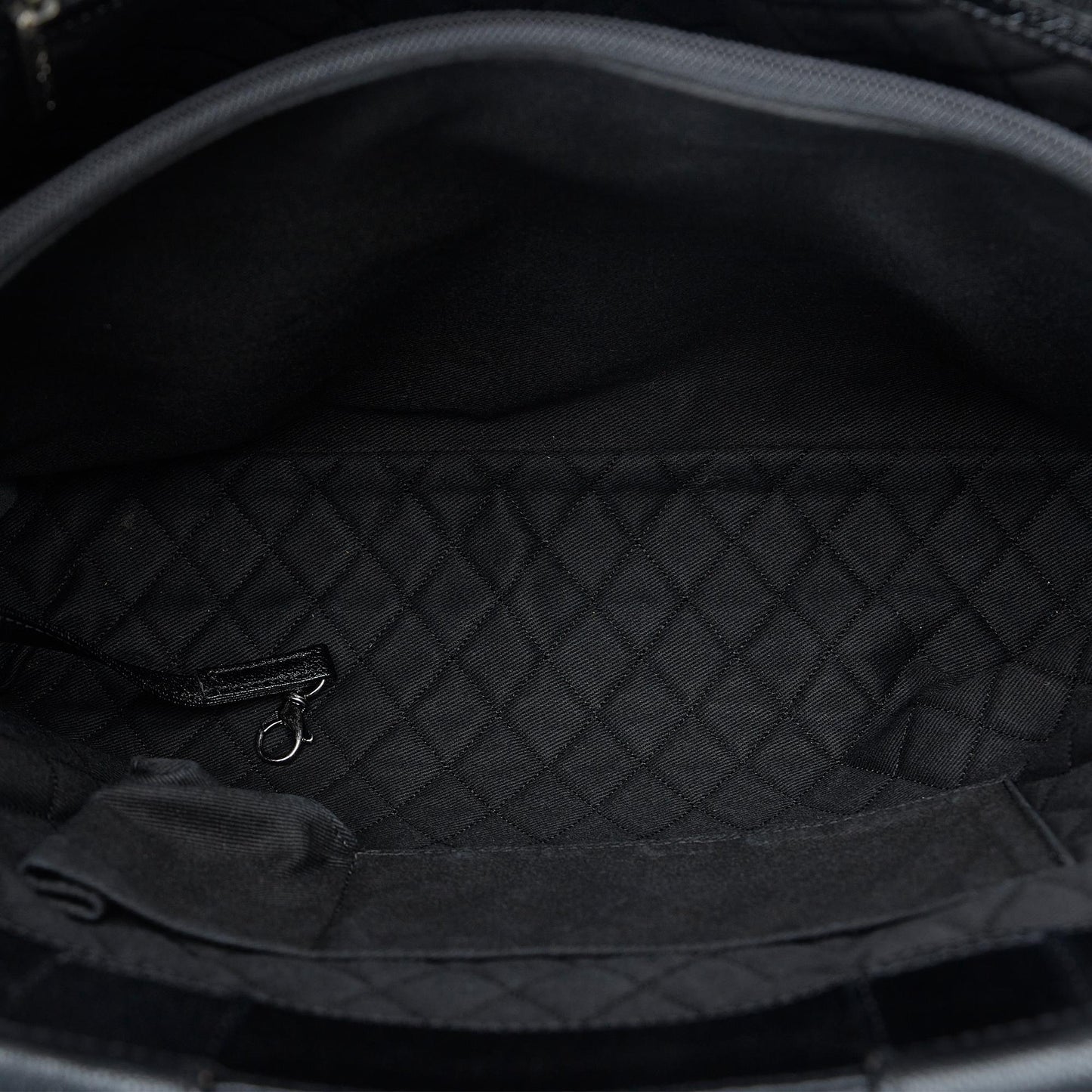 Chanel CC Perforated Tote (SHG-XVBWdn)