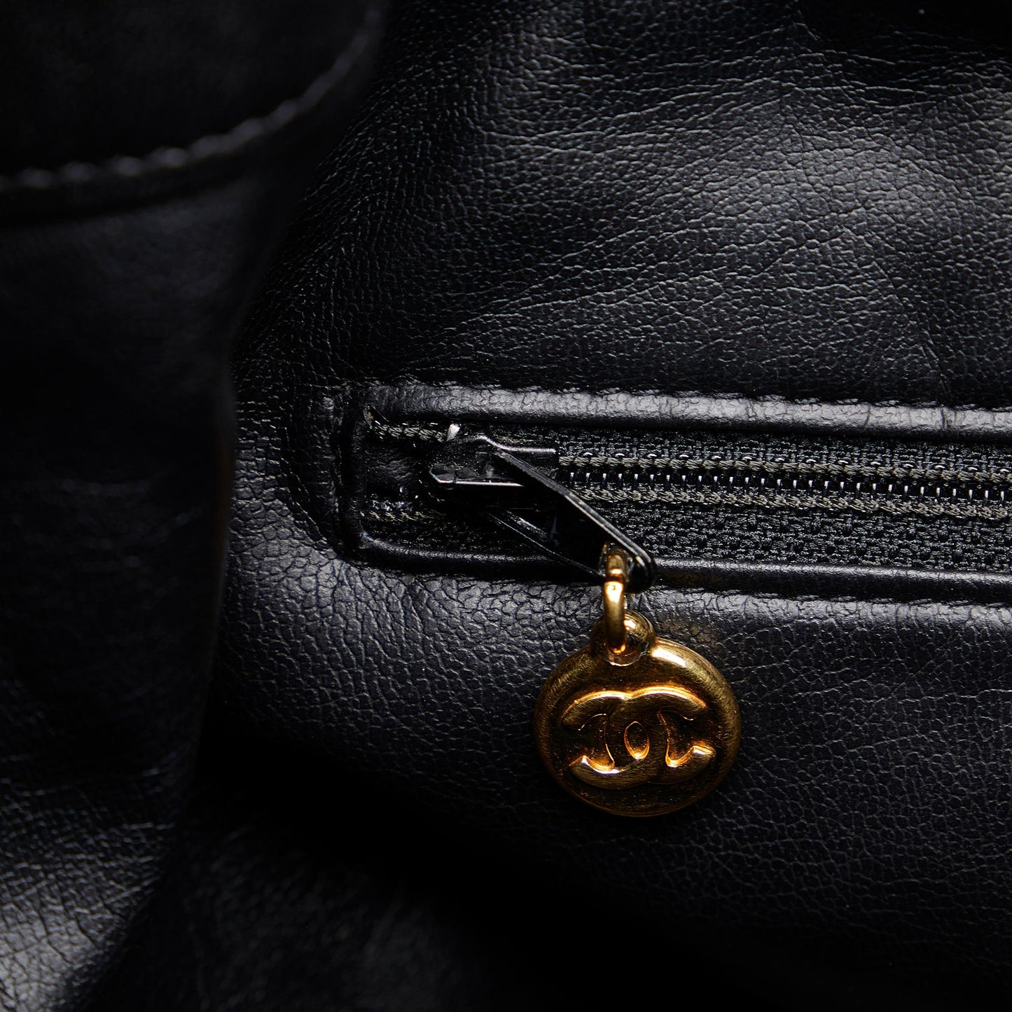 Chanel CC Quilted Lambskin Drawstring Backpack (SHG-86DOIB)