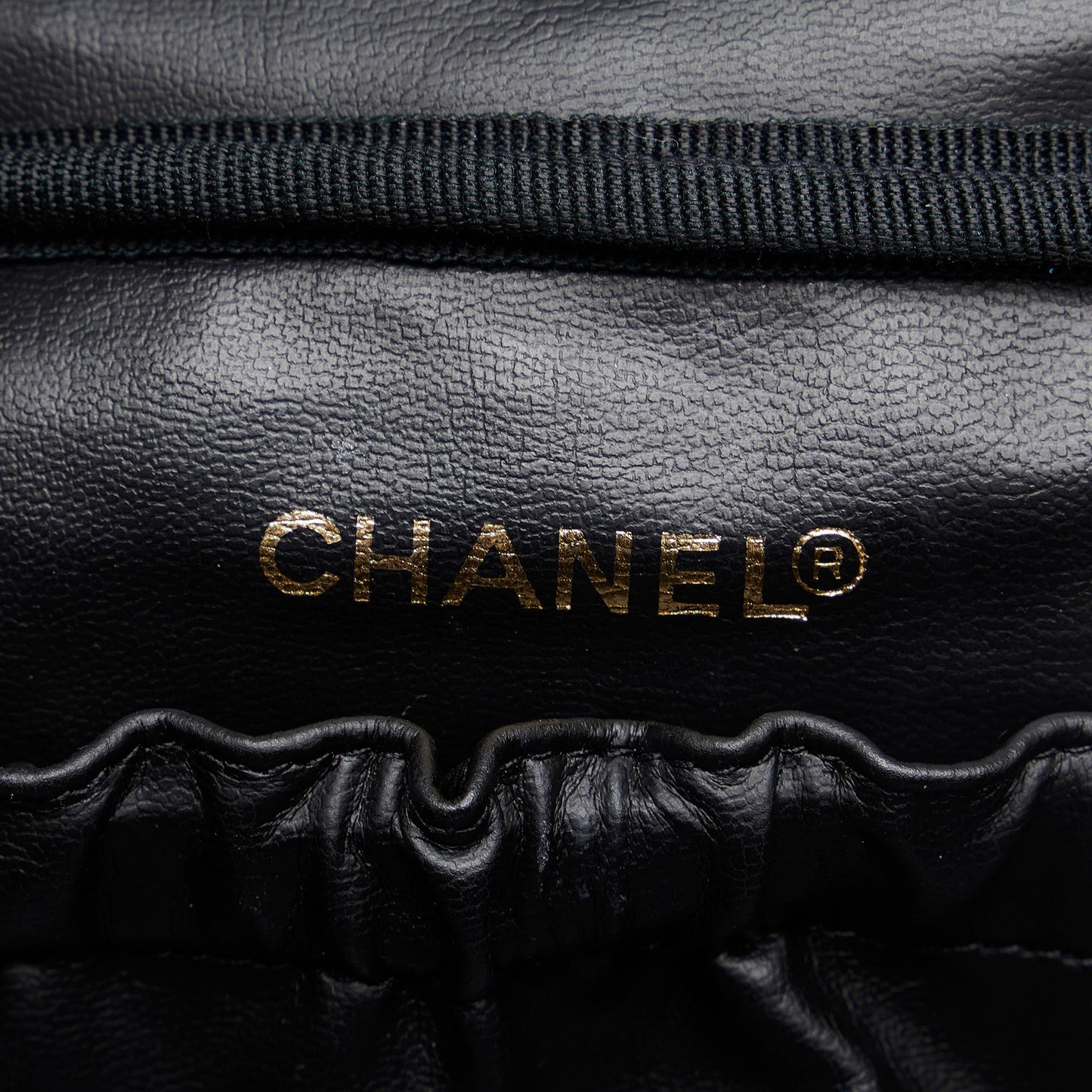 Chanel CC Vanity Bag (SHG-4hIqPQ)
