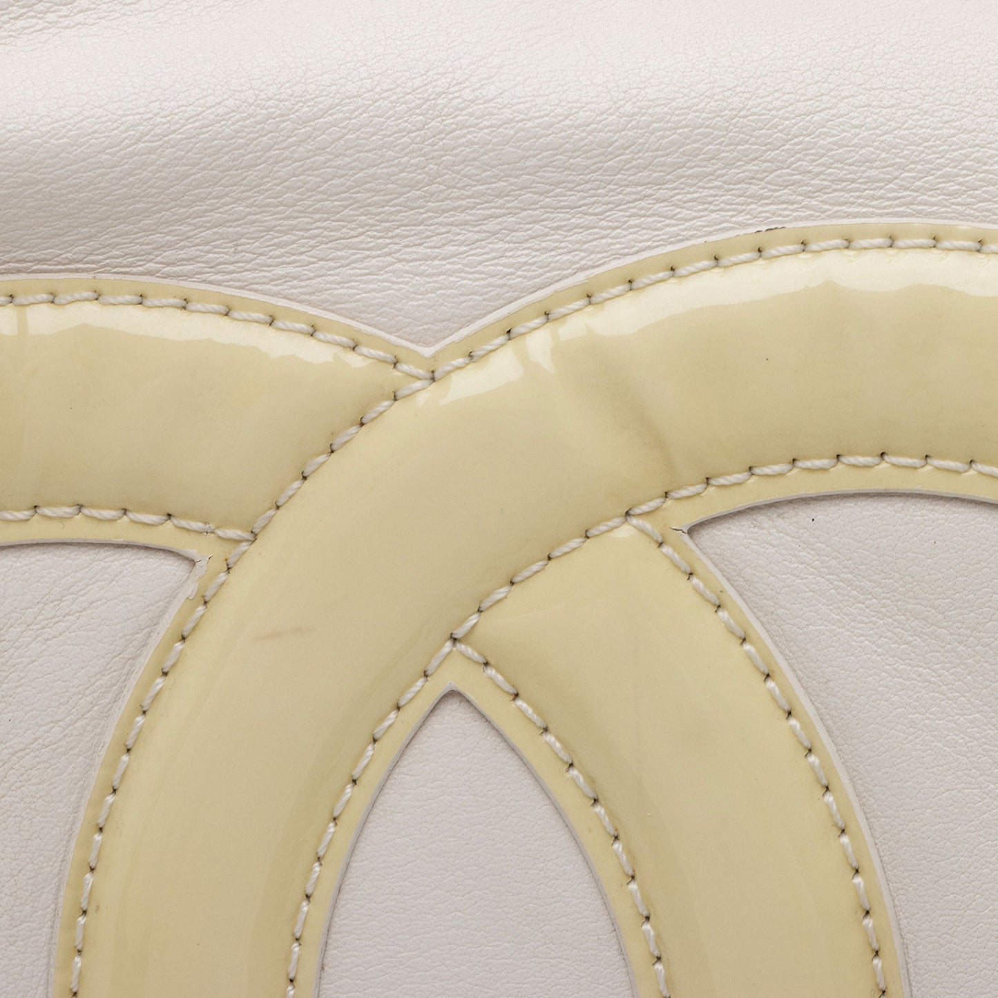 Chanel Calfskin Modern Chain CC Large Tote (SHF-ovDAqu)