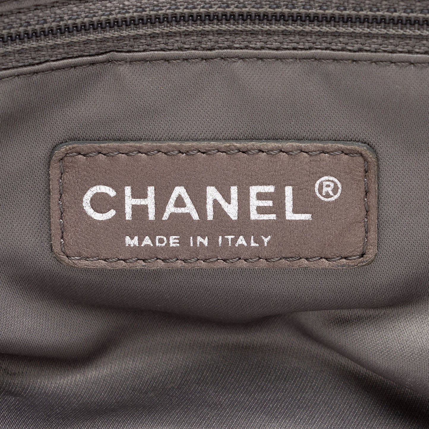 Chanel Calfskin Modern Chain CC Large Tote (SHF-ovDAqu)