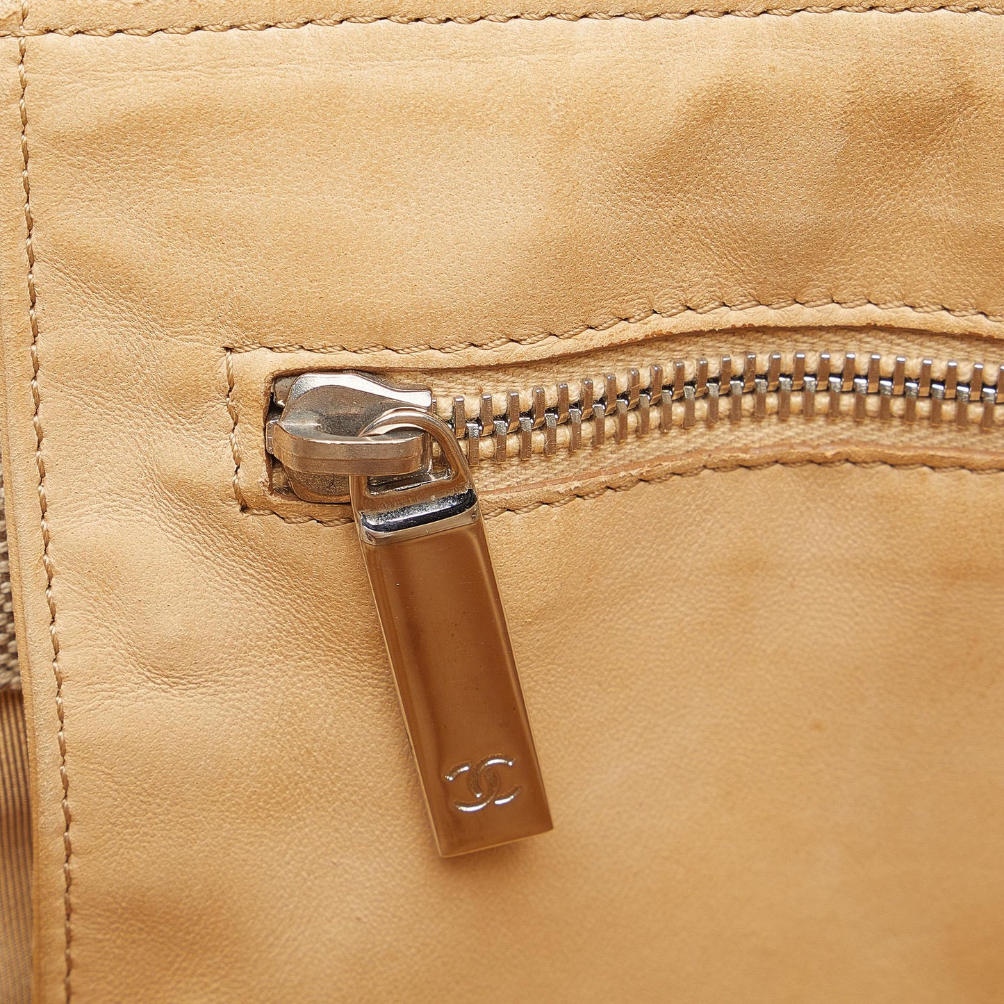 Chanel Camellia CC Choco Bar No. 5 Shoulder Bag (SHG-CGt5YO)