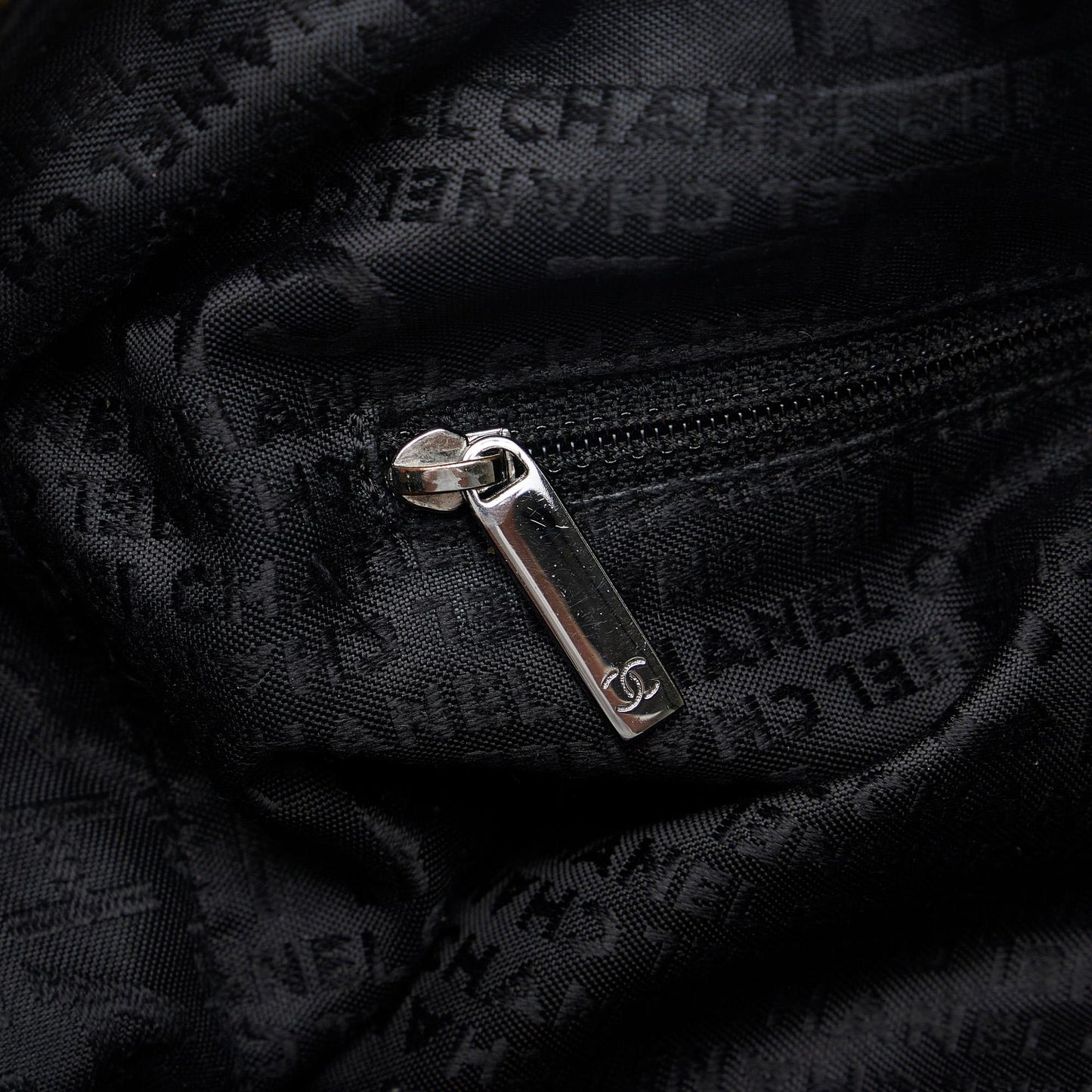 Chanel Caviar Choco Bar Shoulder Bag (SHG-UMhvEk)