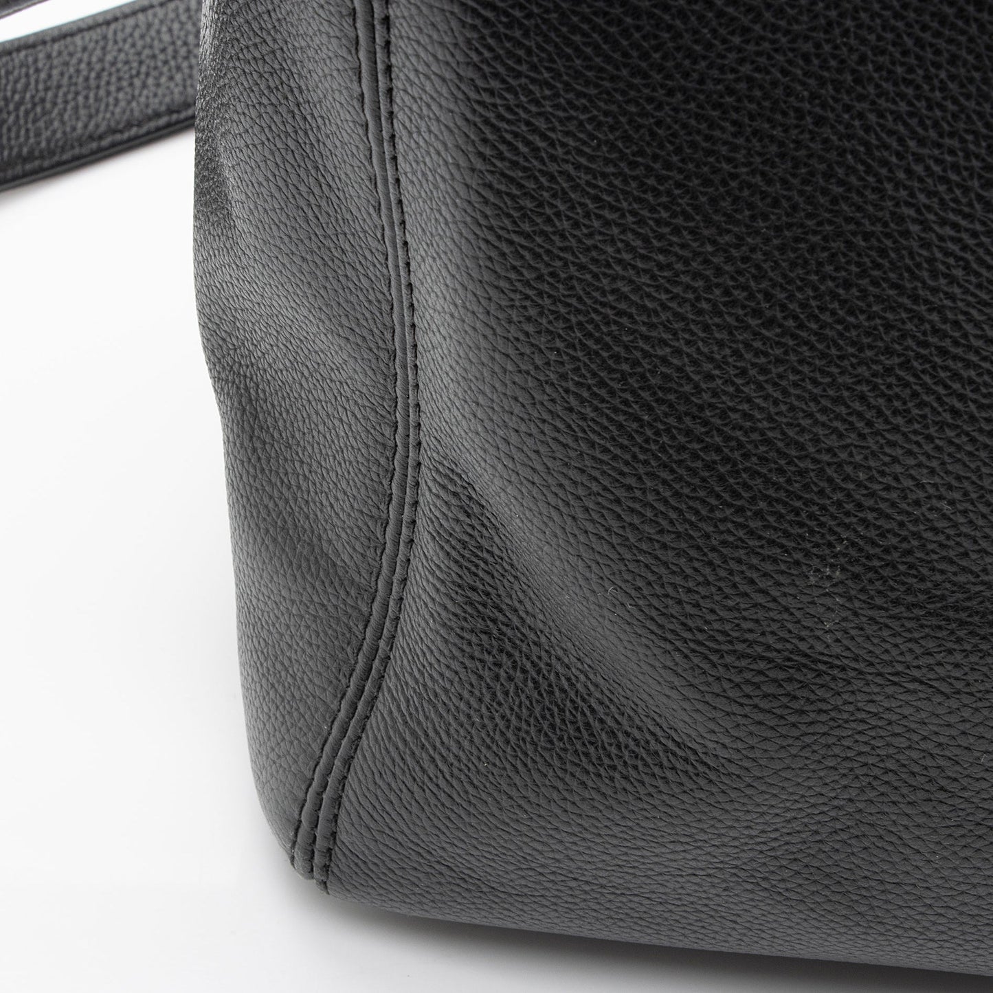 Chanel Caviar Leather Cerf Classic Executive Tote (SHF-vQMVxy)