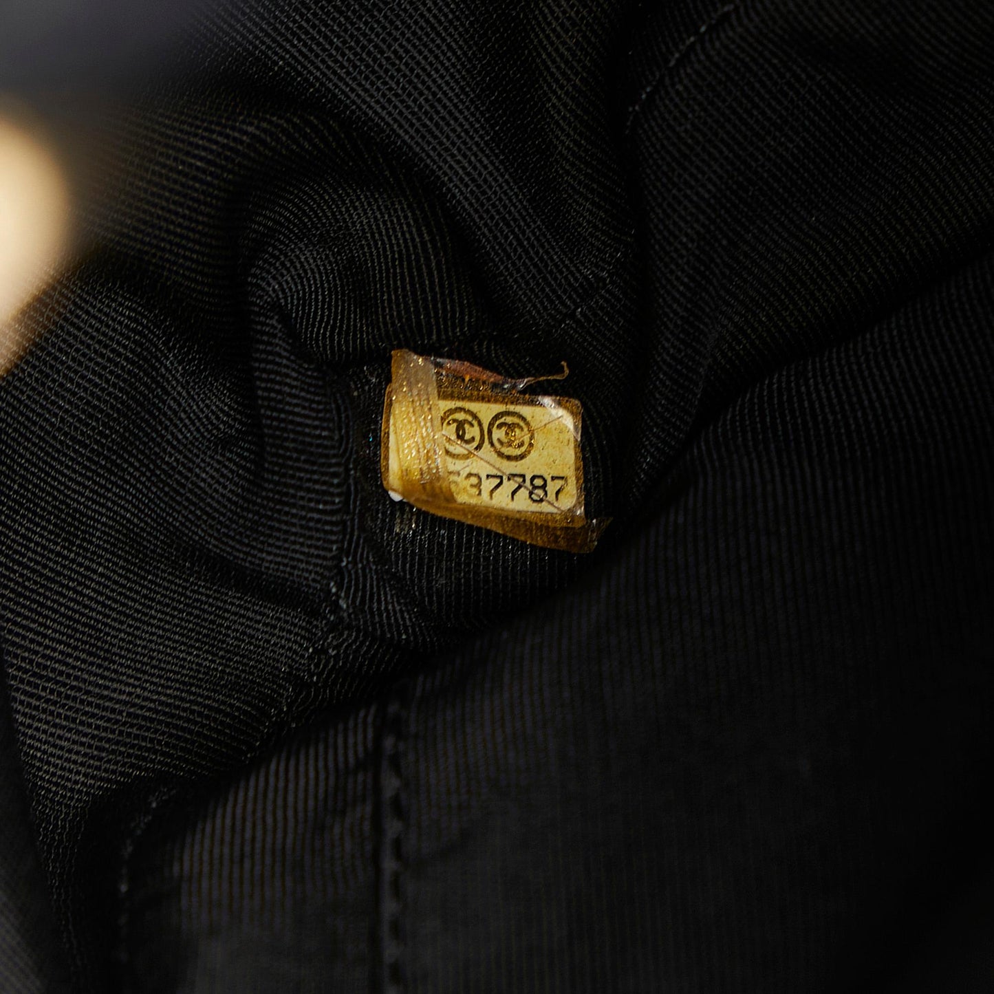 Chanel Caviar Petite Shopping Tote (SHG-ivSuzo)
