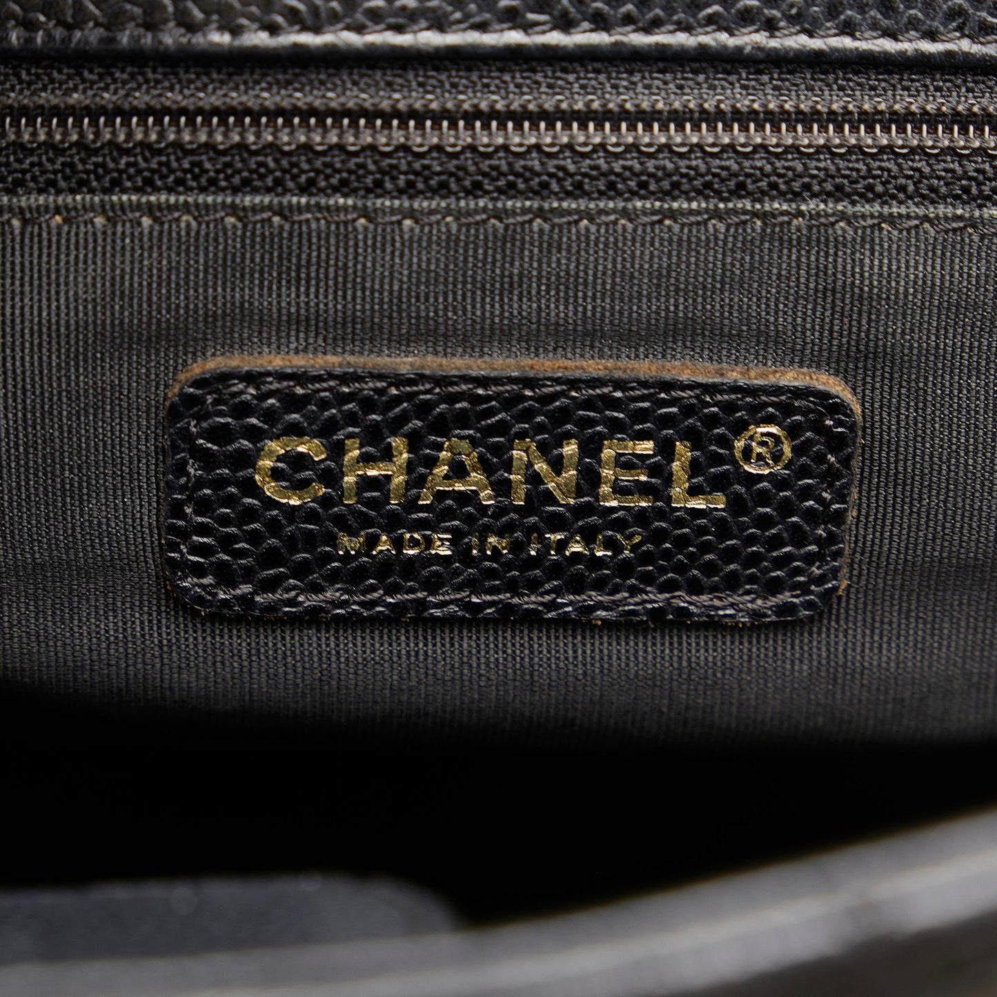 Chanel Caviar Petite Shopping Tote (SHG-ivSuzo)