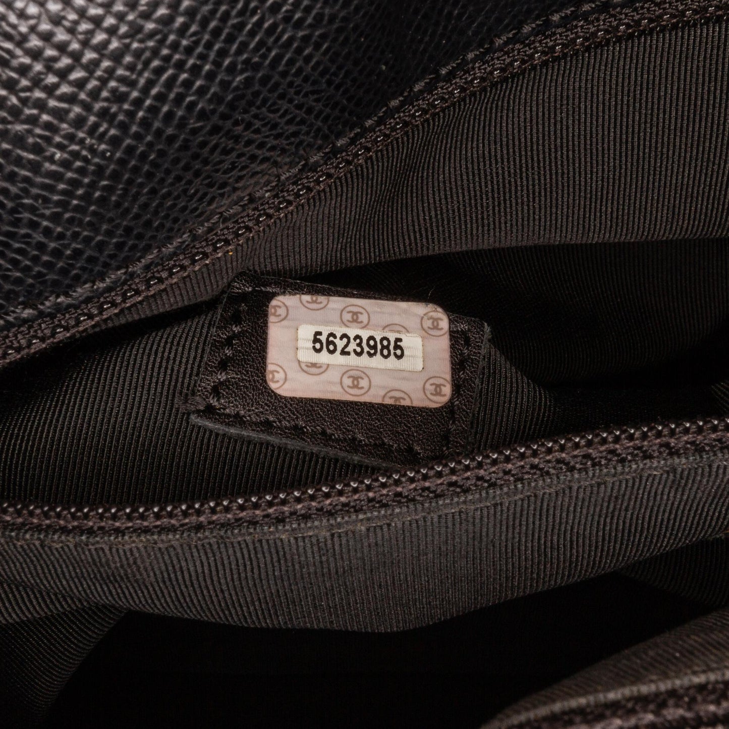 Chanel Caviar Shoulder Bag (SHG-oYV8la)