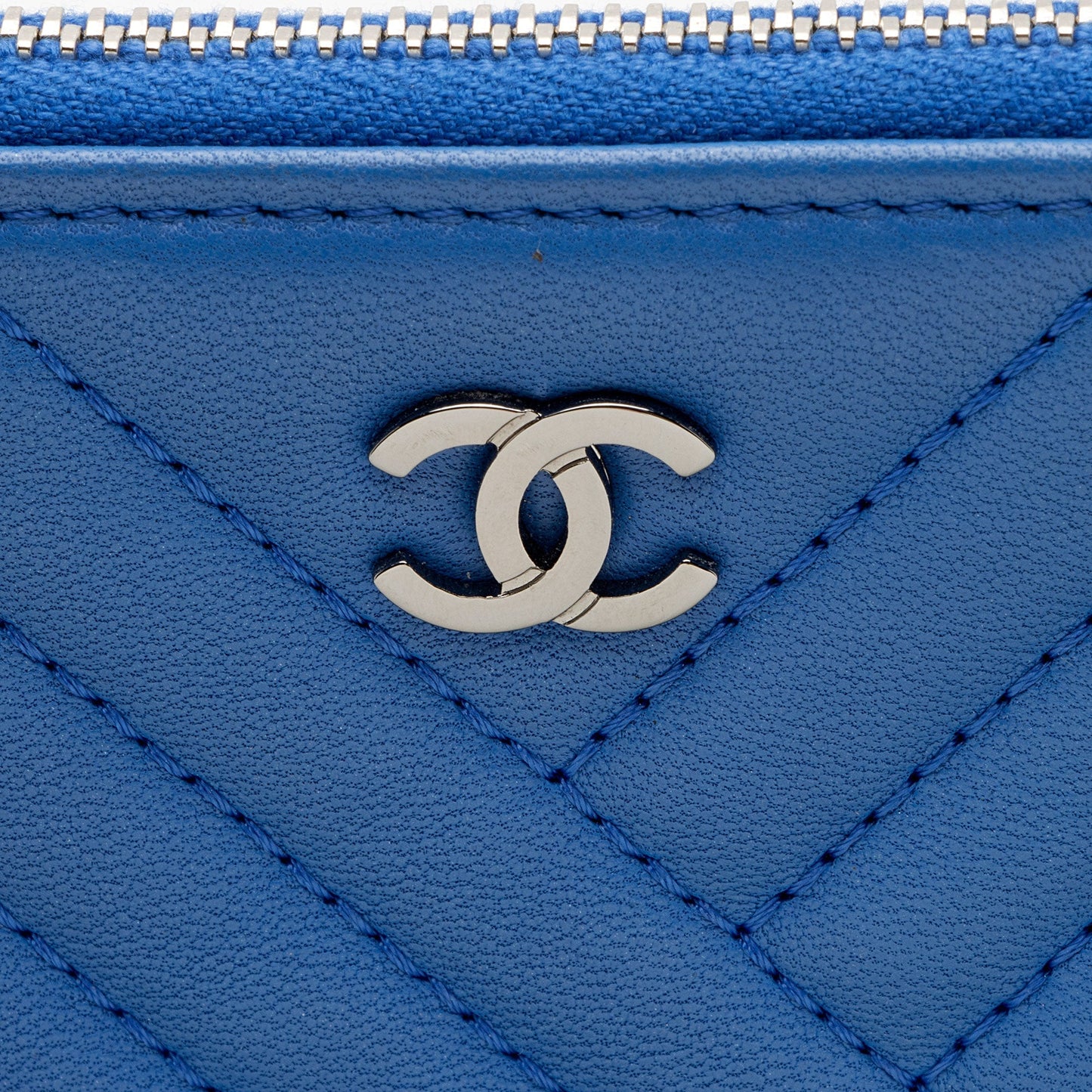 Chanel Chevron Lambskin Large O-Case (SHF-xDcooa)