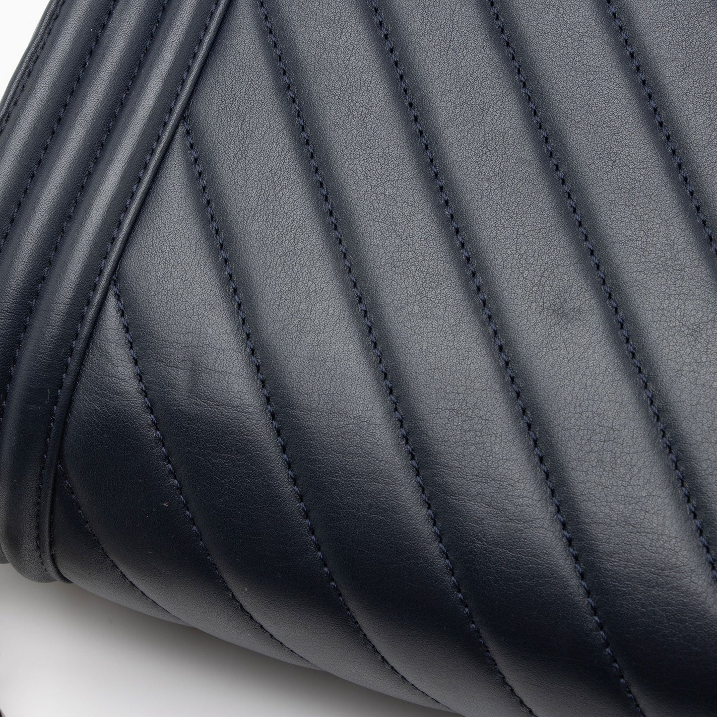 Chanel Chevron Lambskin New Medium Boy Bag (SHF-SYvI5N)