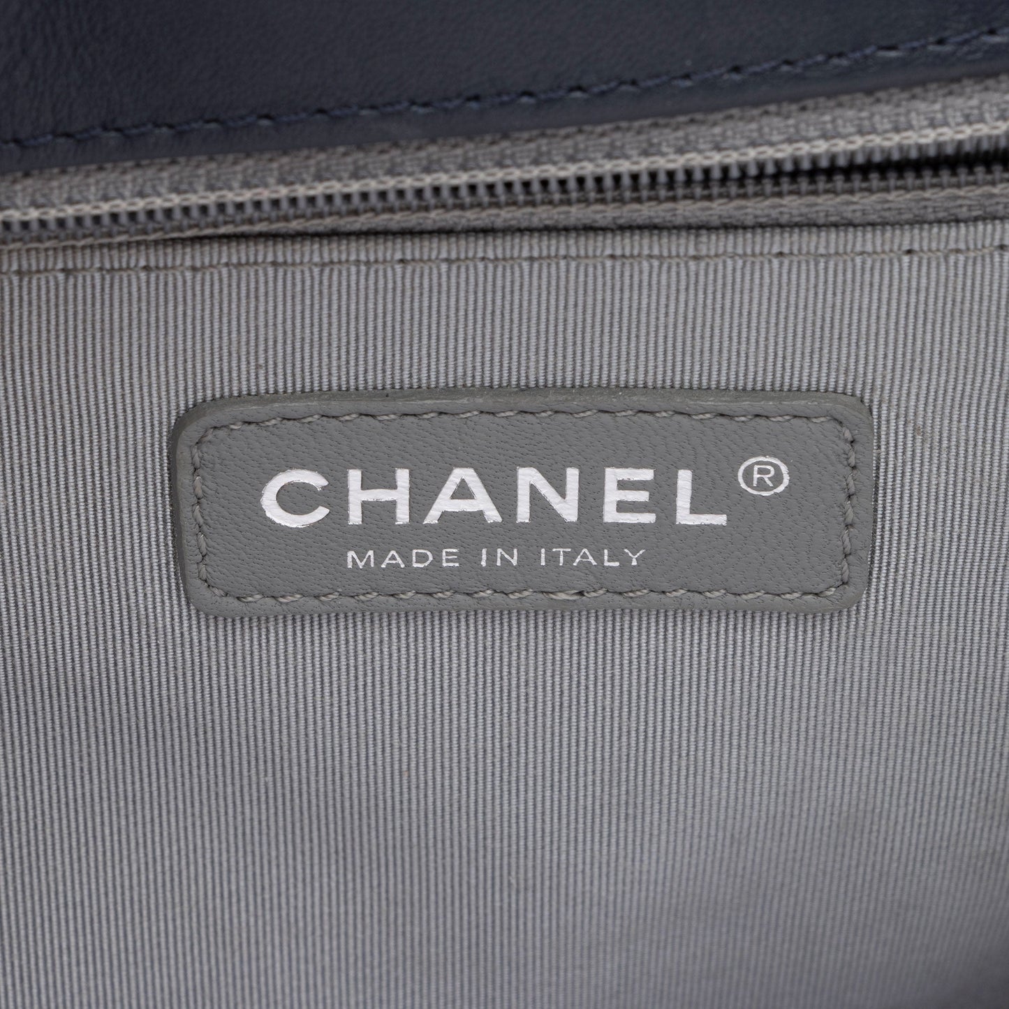 Chanel Chevron Lambskin New Medium Boy Bag (SHF-SYvI5N)
