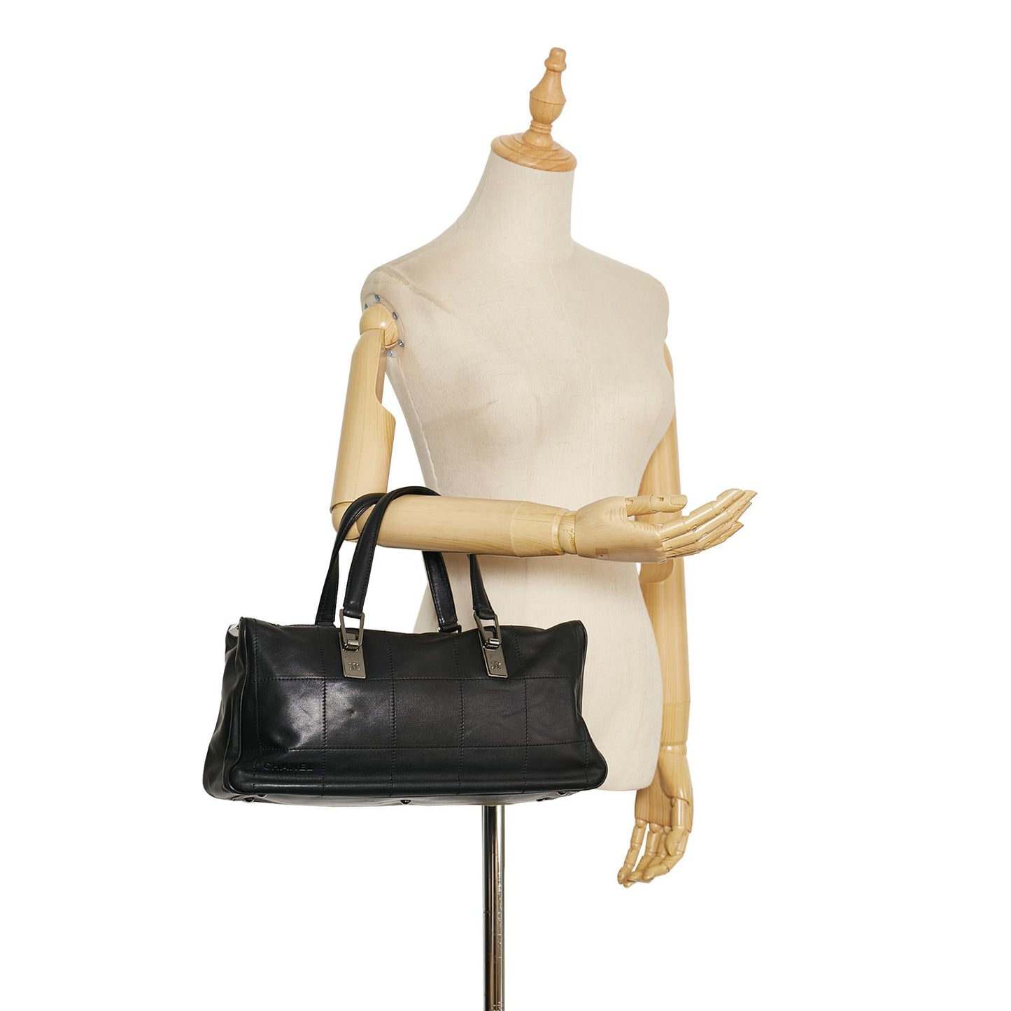Chanel Chocolate Bar Leather Handbag (SHG-35793)