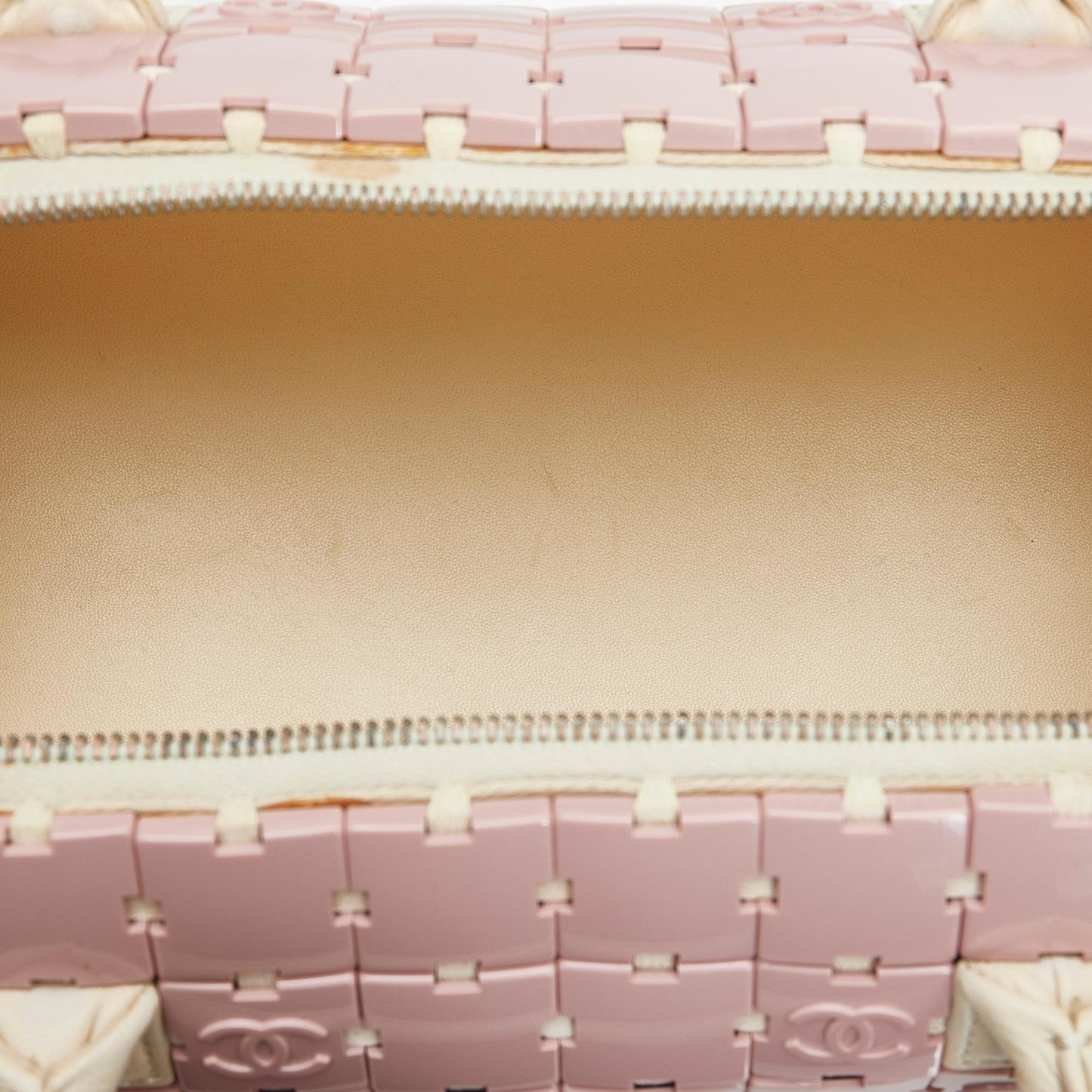 Chanel Lucite Puzzle Barrel Handbag (SHG-FENZ2D)