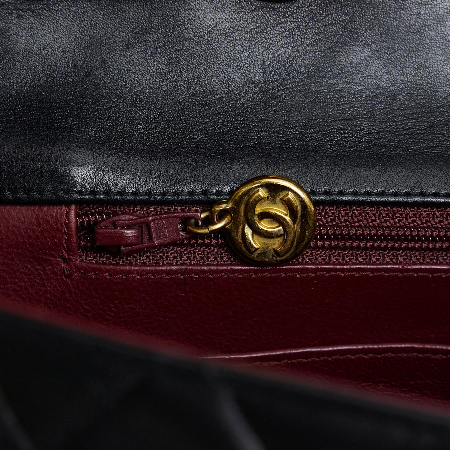 Chanel Maxi Classic Lambskin Single Flap (SHG-75P0CA)