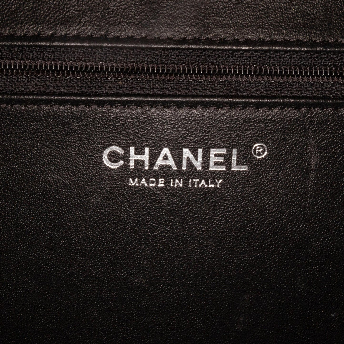 Chanel Medium CC Filigree Caviar Vanity Case (SHG-JLPrCU)