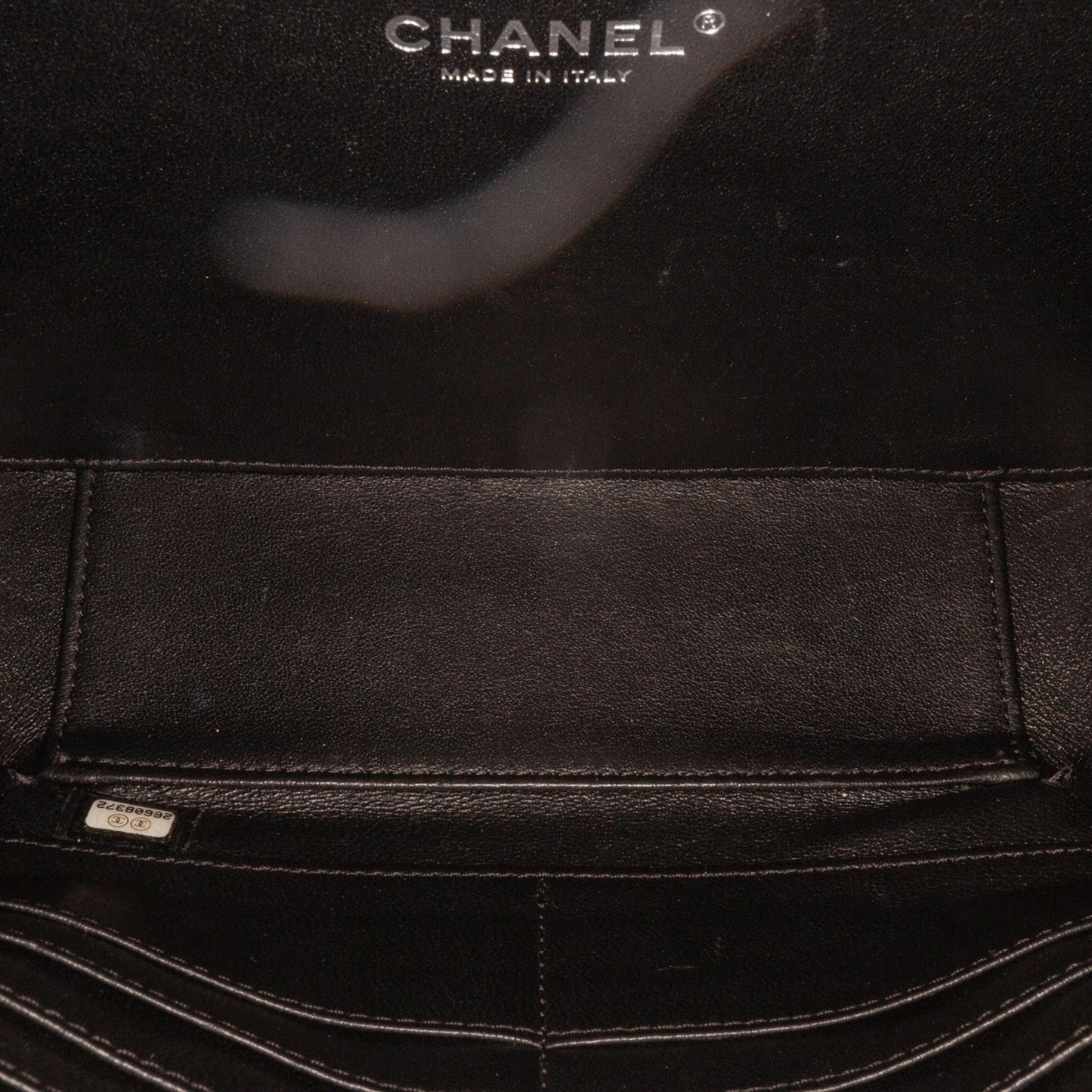 Chanel Medium CC Filigree Caviar Vanity Case (SHG-JLPrCU)