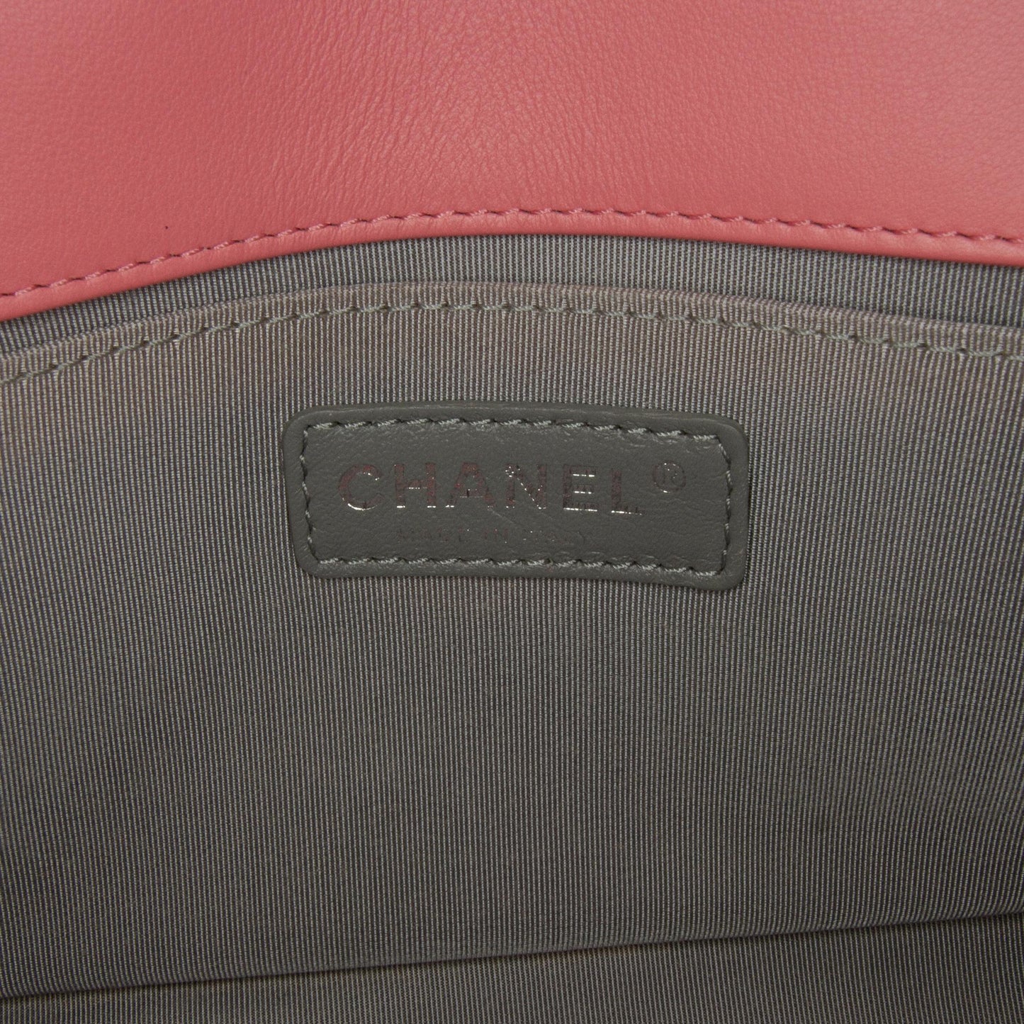 Chanel Medium Chevron Boy Flap (SHG-A6HoST)