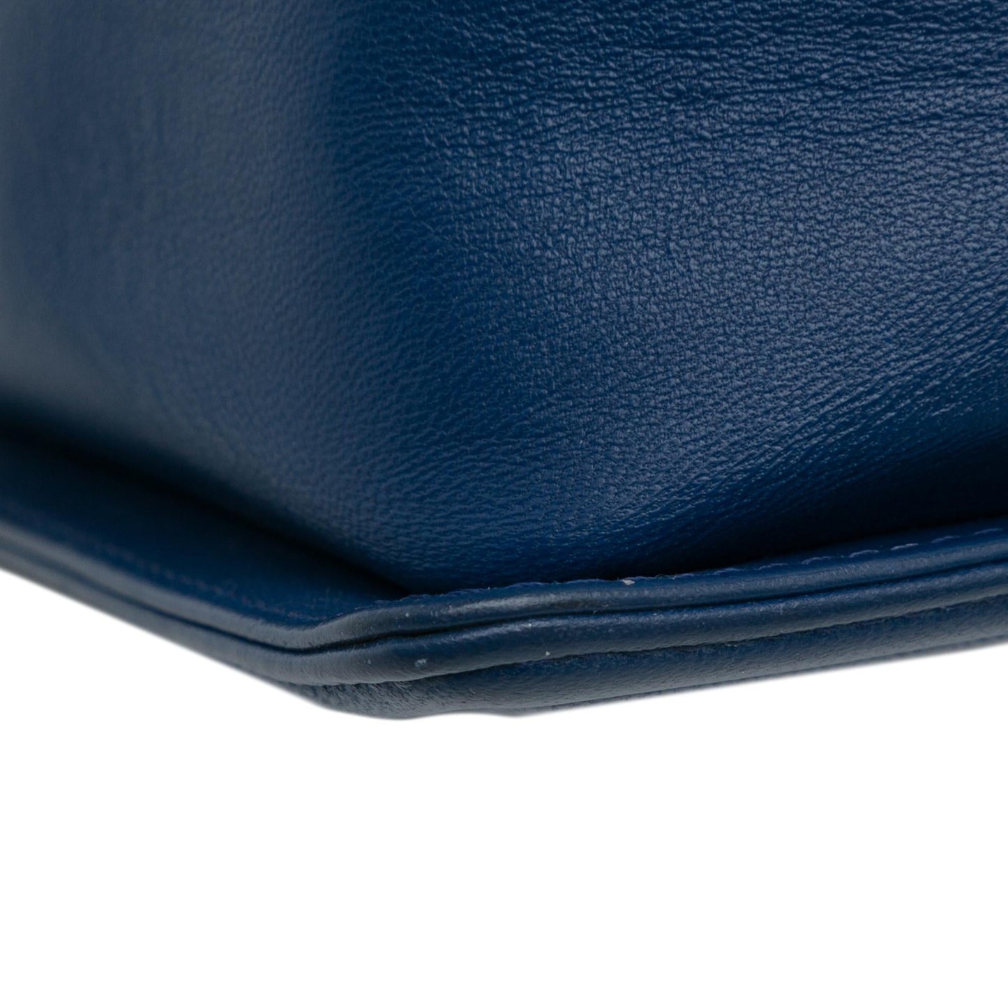 Chanel Medium Lambskin Boy Flap Bag (SHG-VYNHf9)