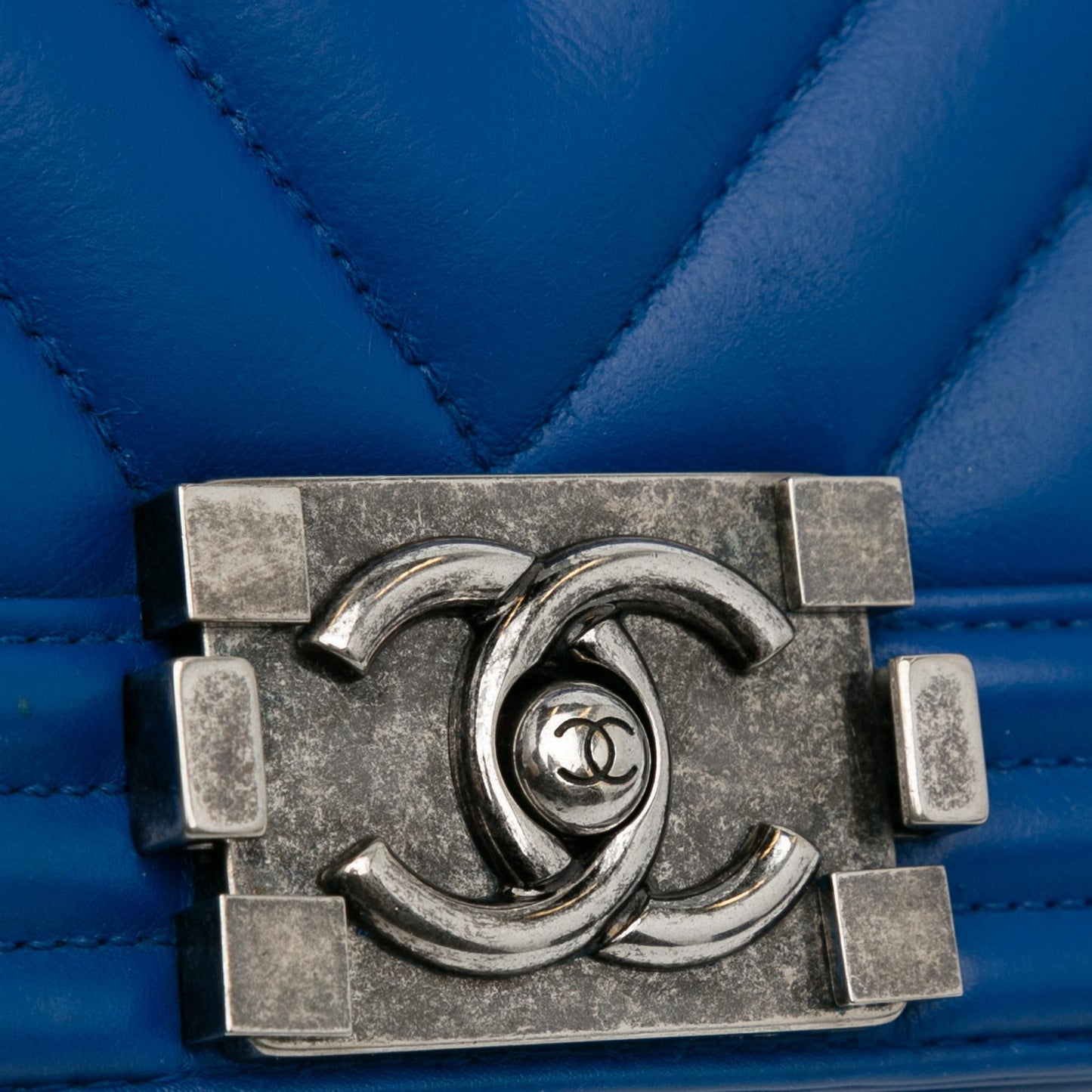 Chanel Medium Lambskin Chevron Boy Flap (SHG-9fPgQE)