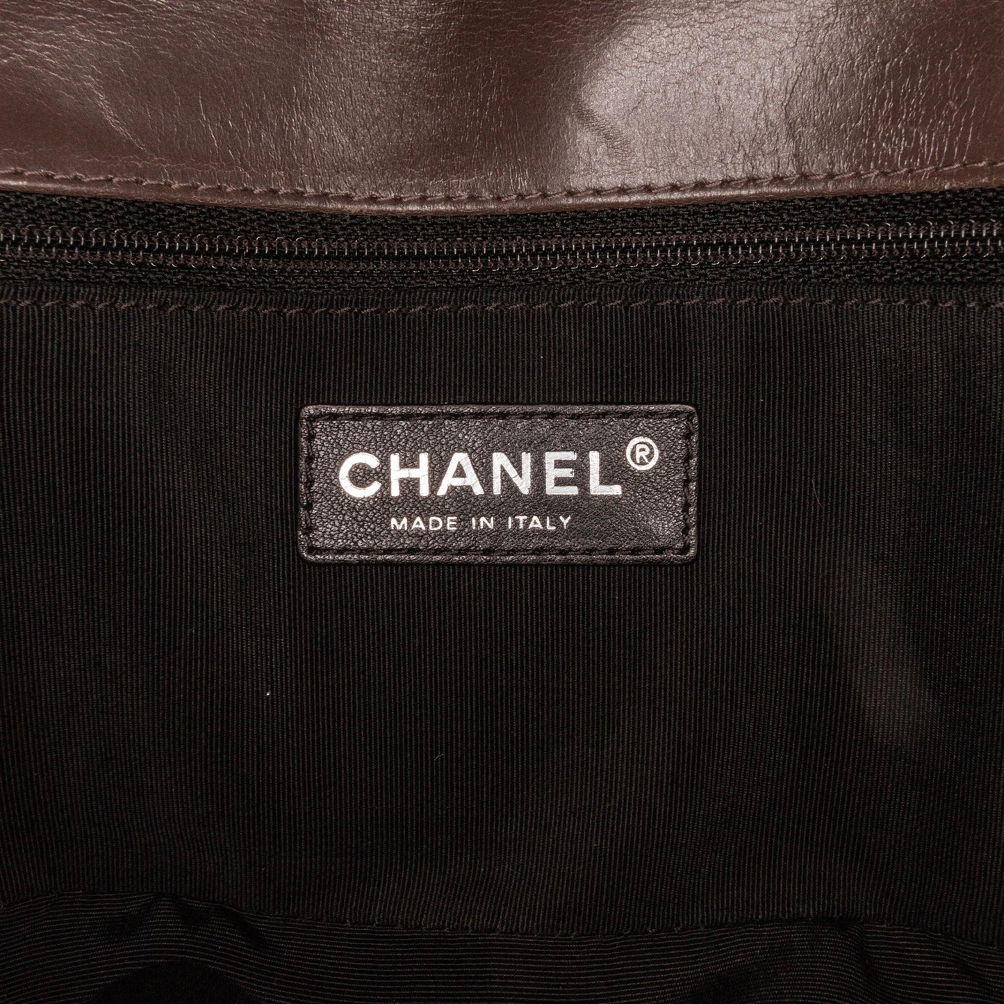 Chanel Medium Original Clasp Boy Bag (SHG-NdhCdS)