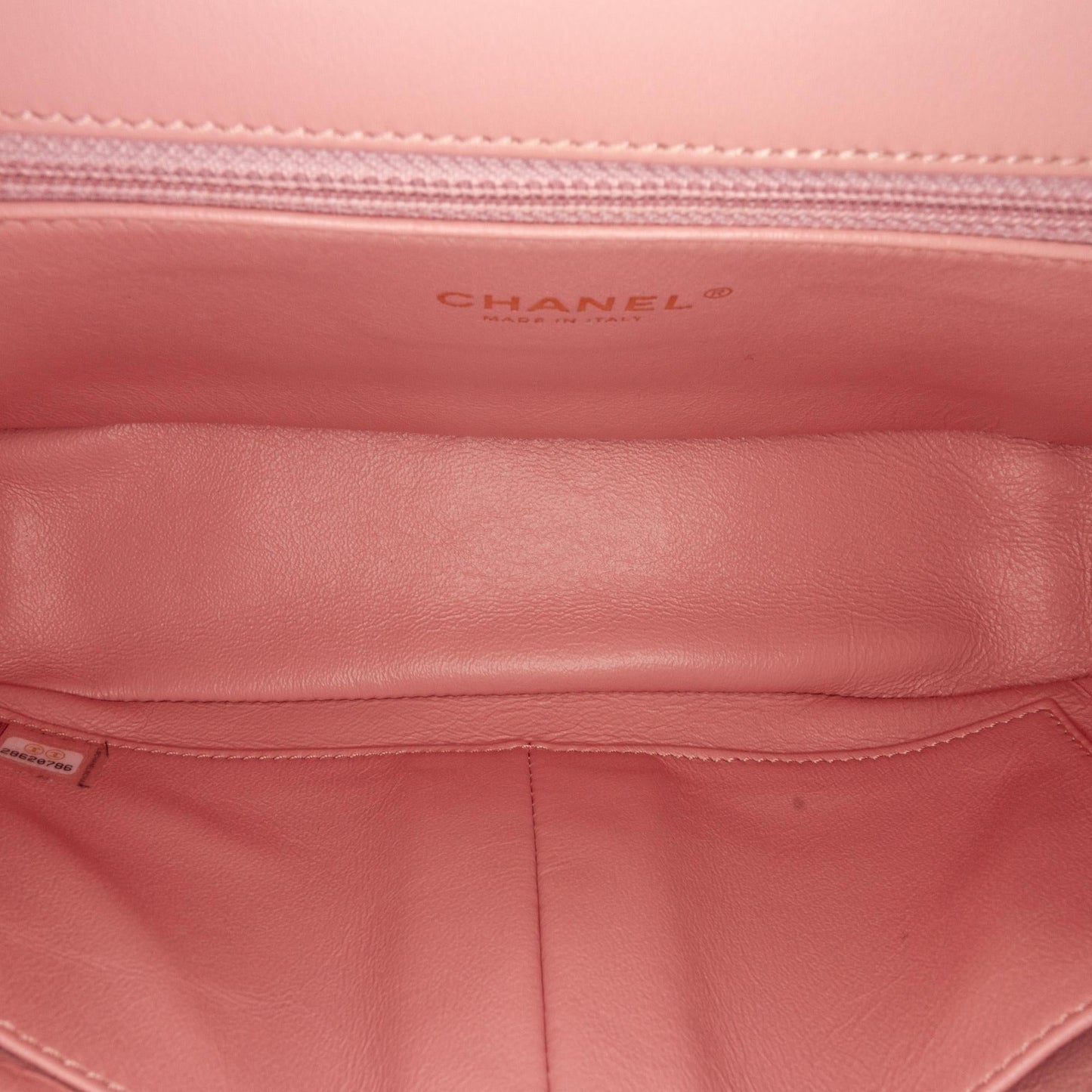 Chanel Medium Tweed Filigree Flap (SHG-AvwlCp)