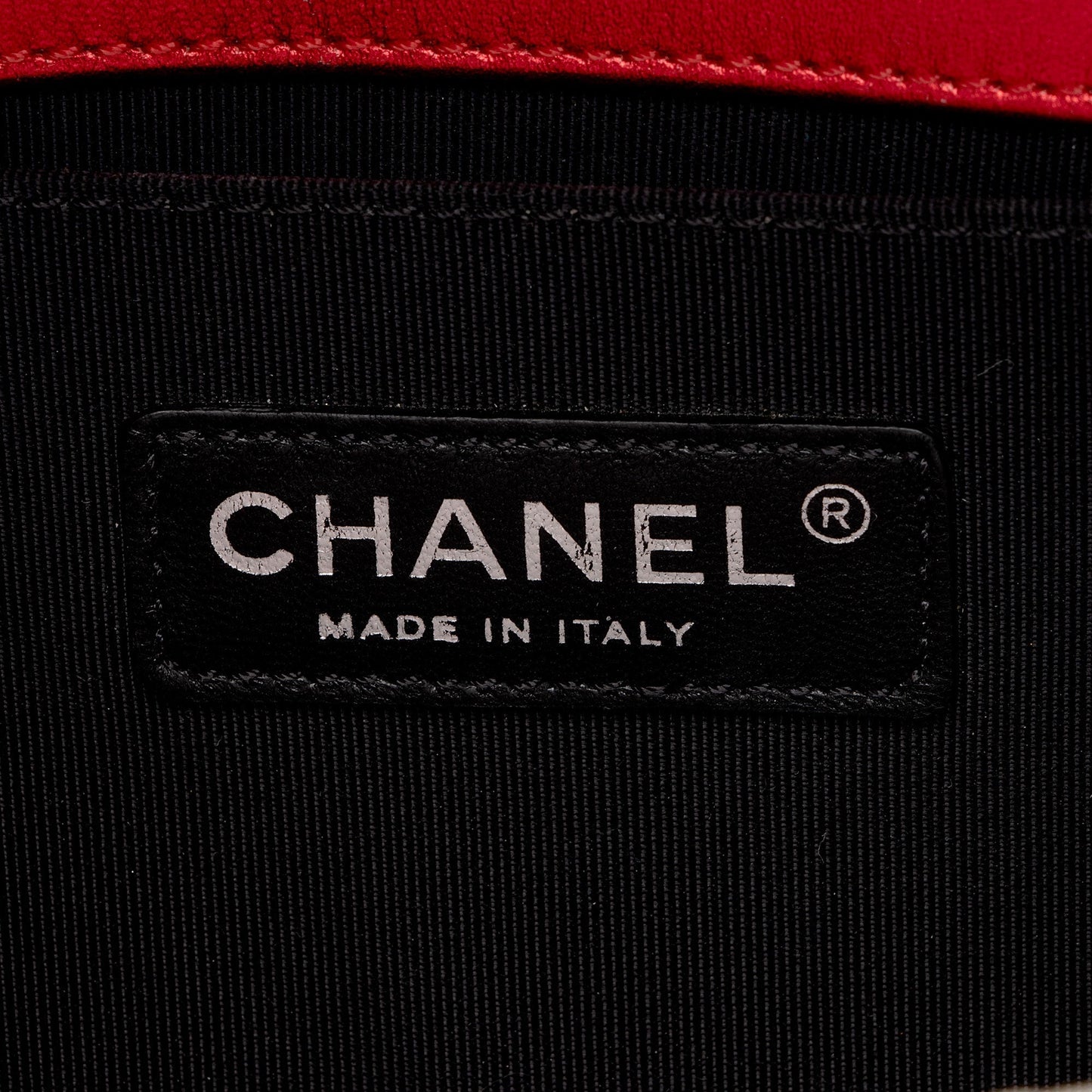 Chanel Metallic Patent Leather Old Medium Boy Bag (SHF-Gxw2JA)