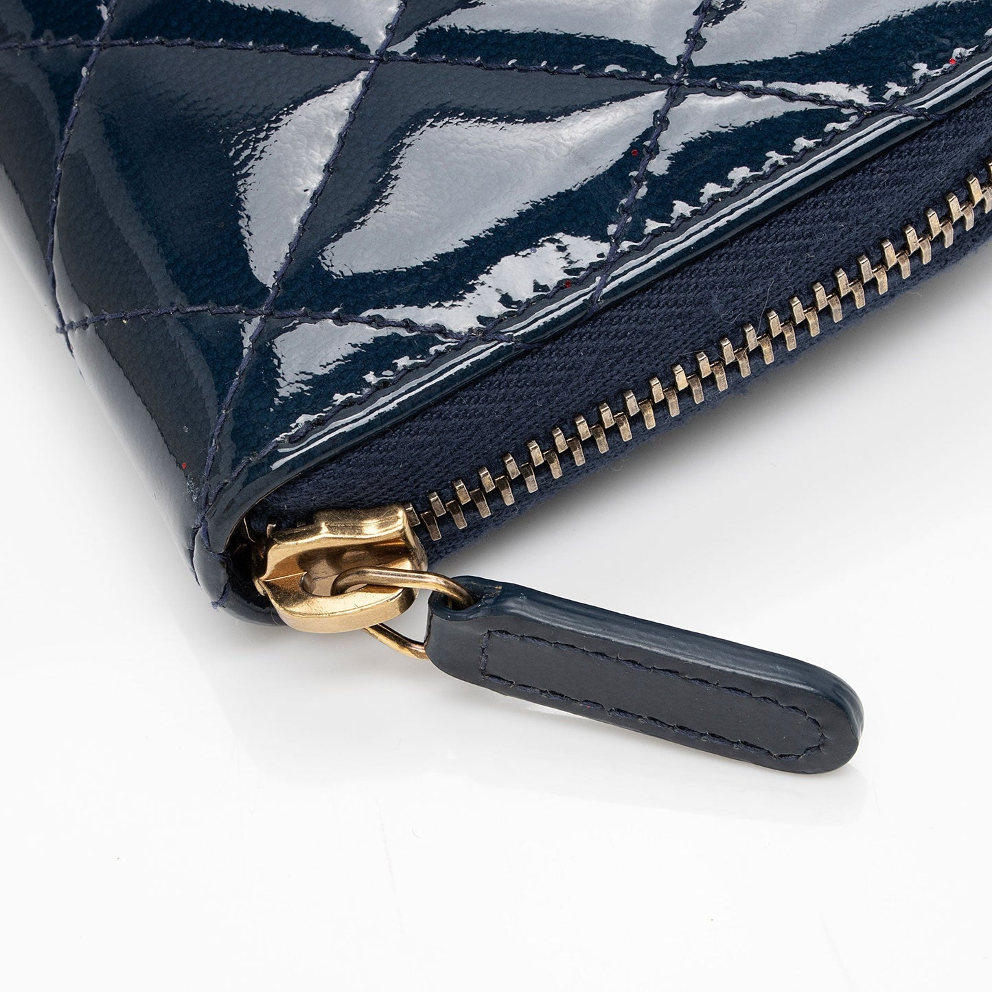 Chanel Patent Leather CC Zip Around Small Wallet (SHF-WiZA9X)