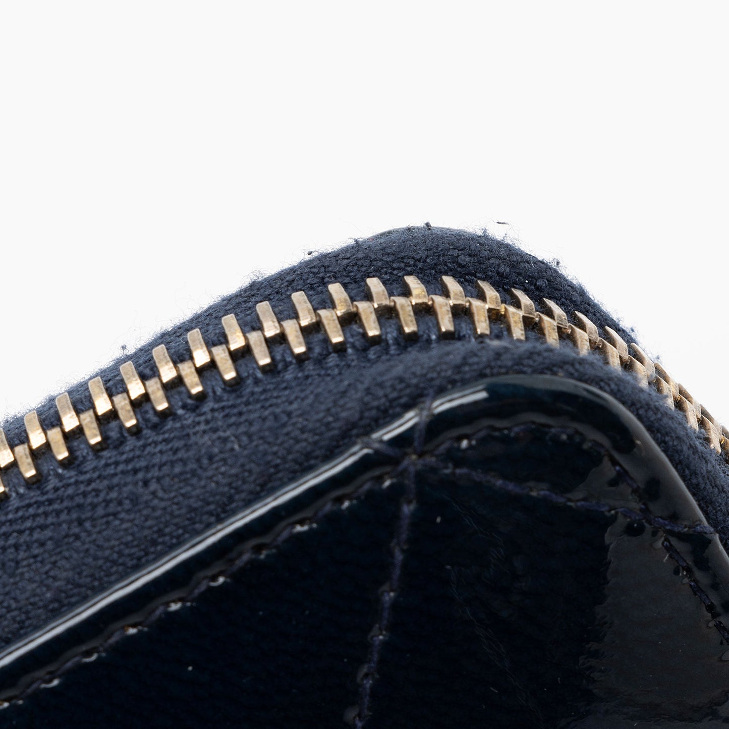 Chanel Patent Leather CC Zip Around Small Wallet (SHF-WiZA9X)