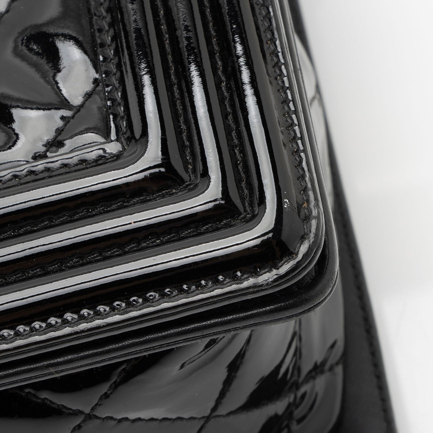 Chanel Patent Leather Chevron New Medium Boy Bag (SHF-jPhBdY)